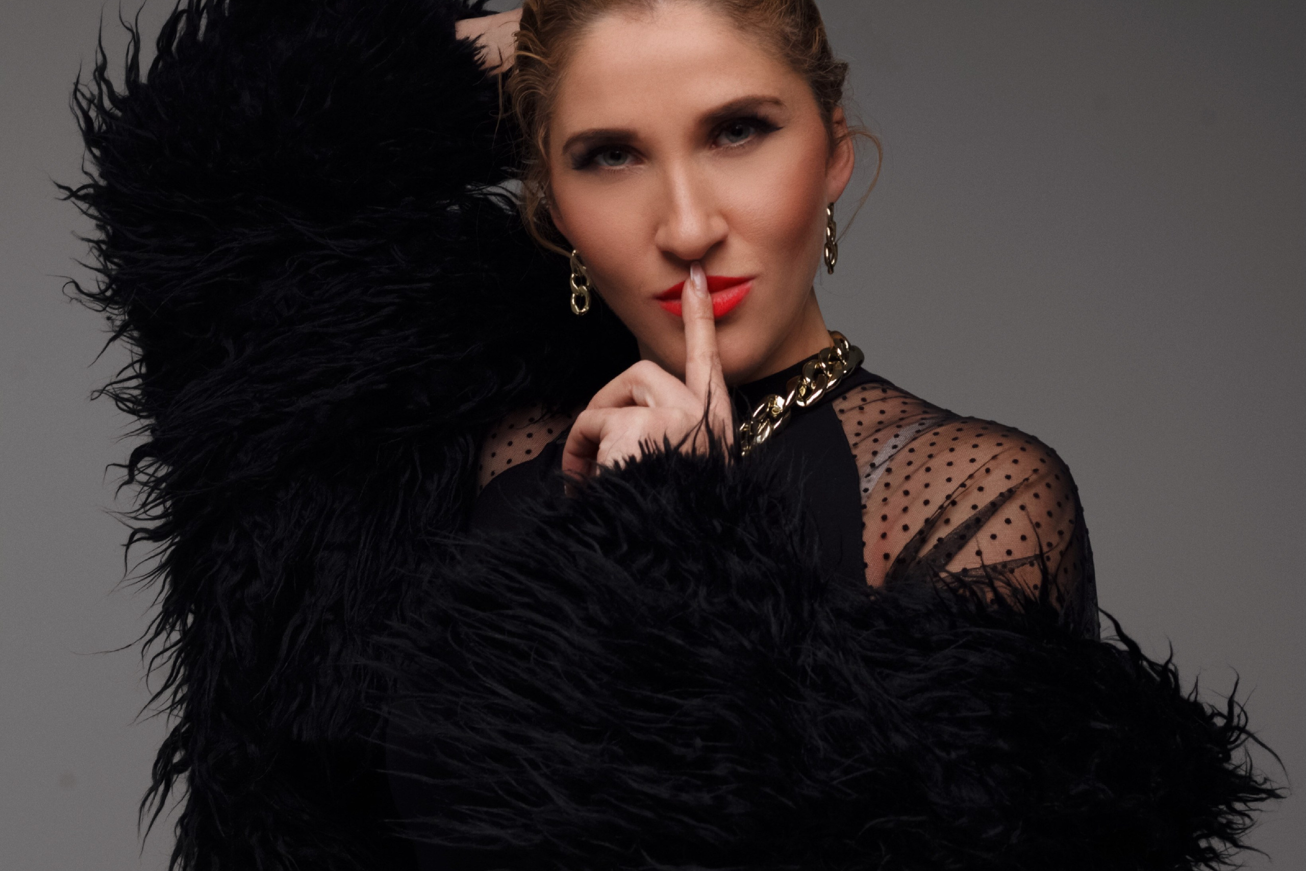 Леся, портрет