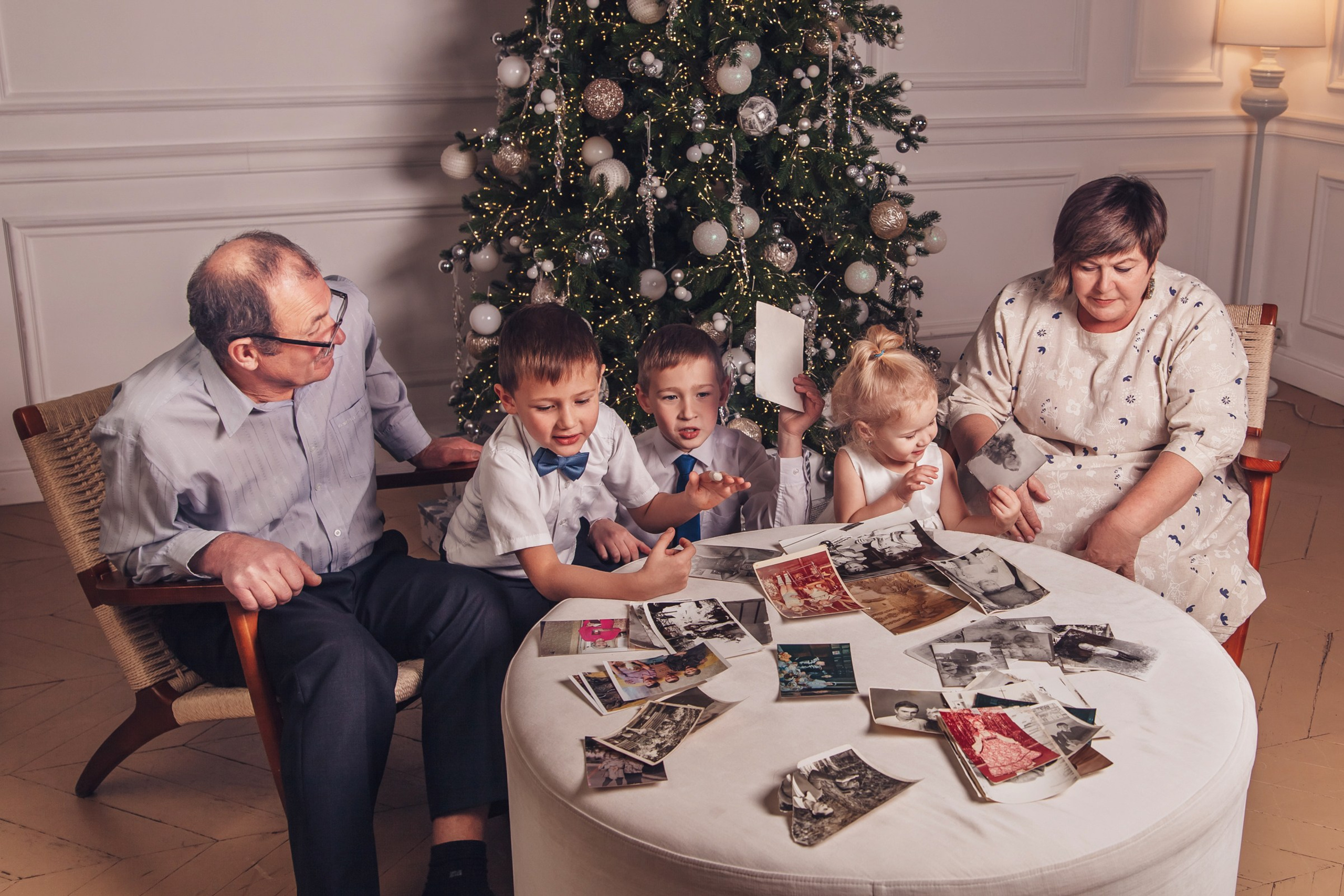 Бабушка, дедушка и внуки