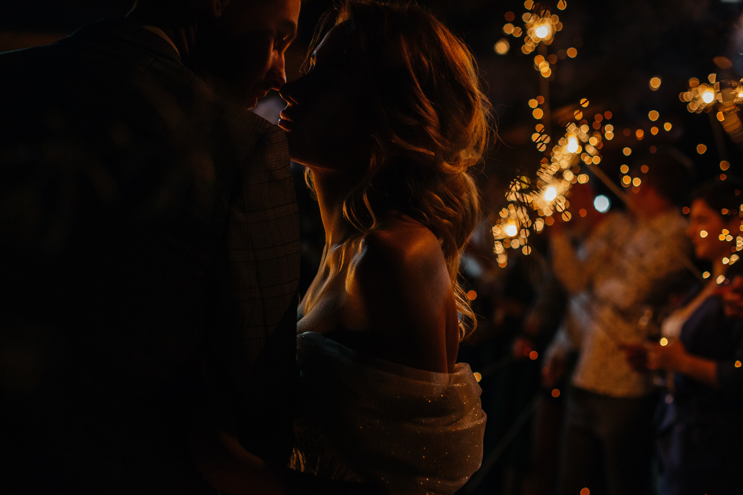 Ты одна мне горишь, как звезда в тишине отдаления