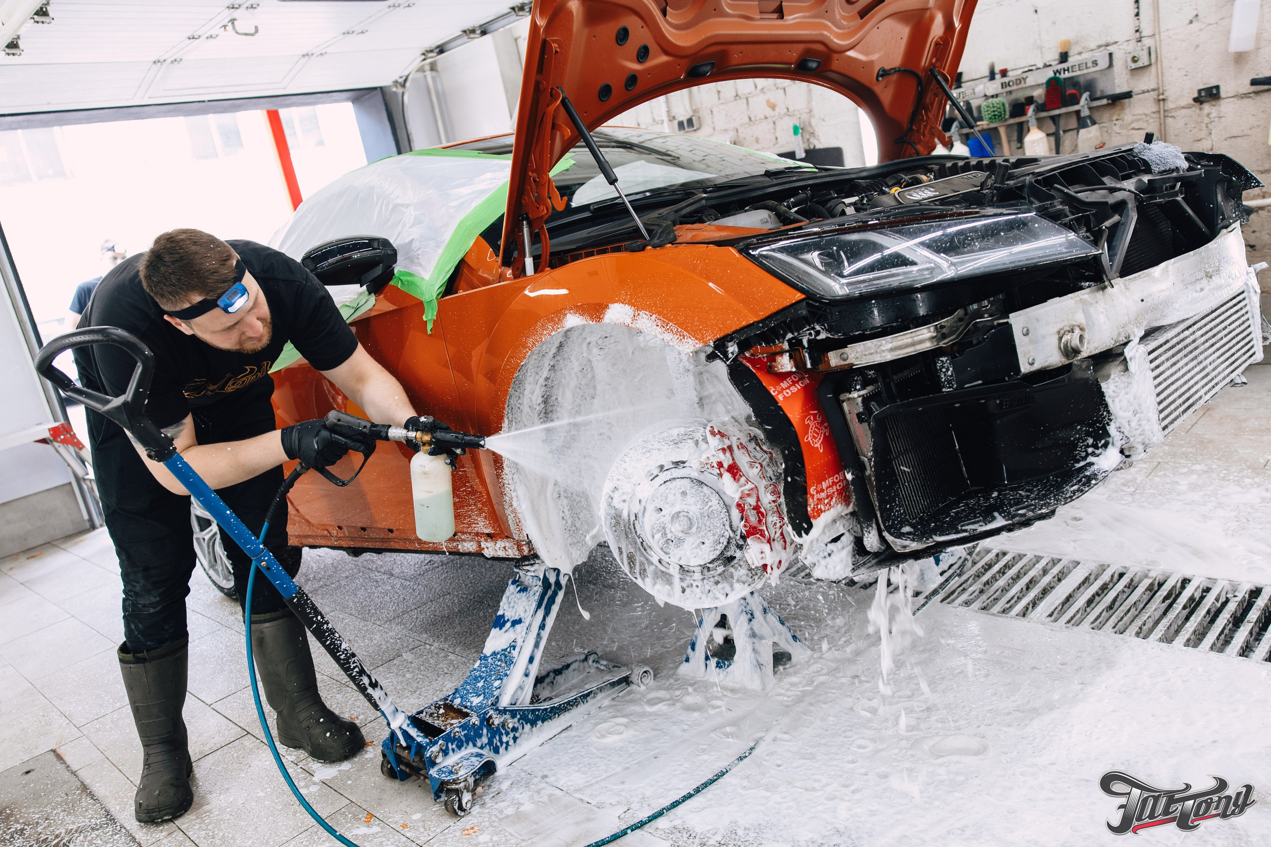 Audi TT мойка подвески, подкапотки и оклейка в прозрачный полиуретан