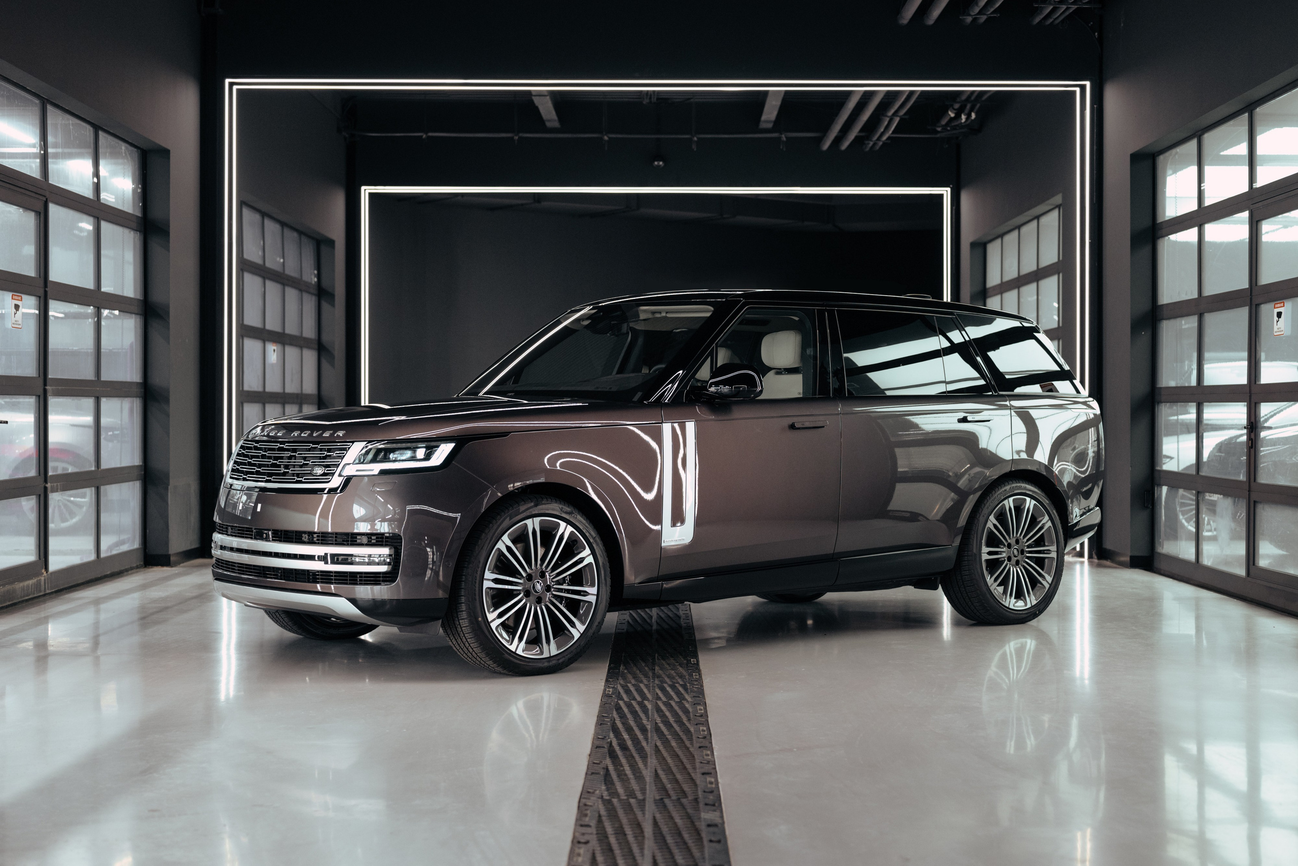 Range Rover long brown on white