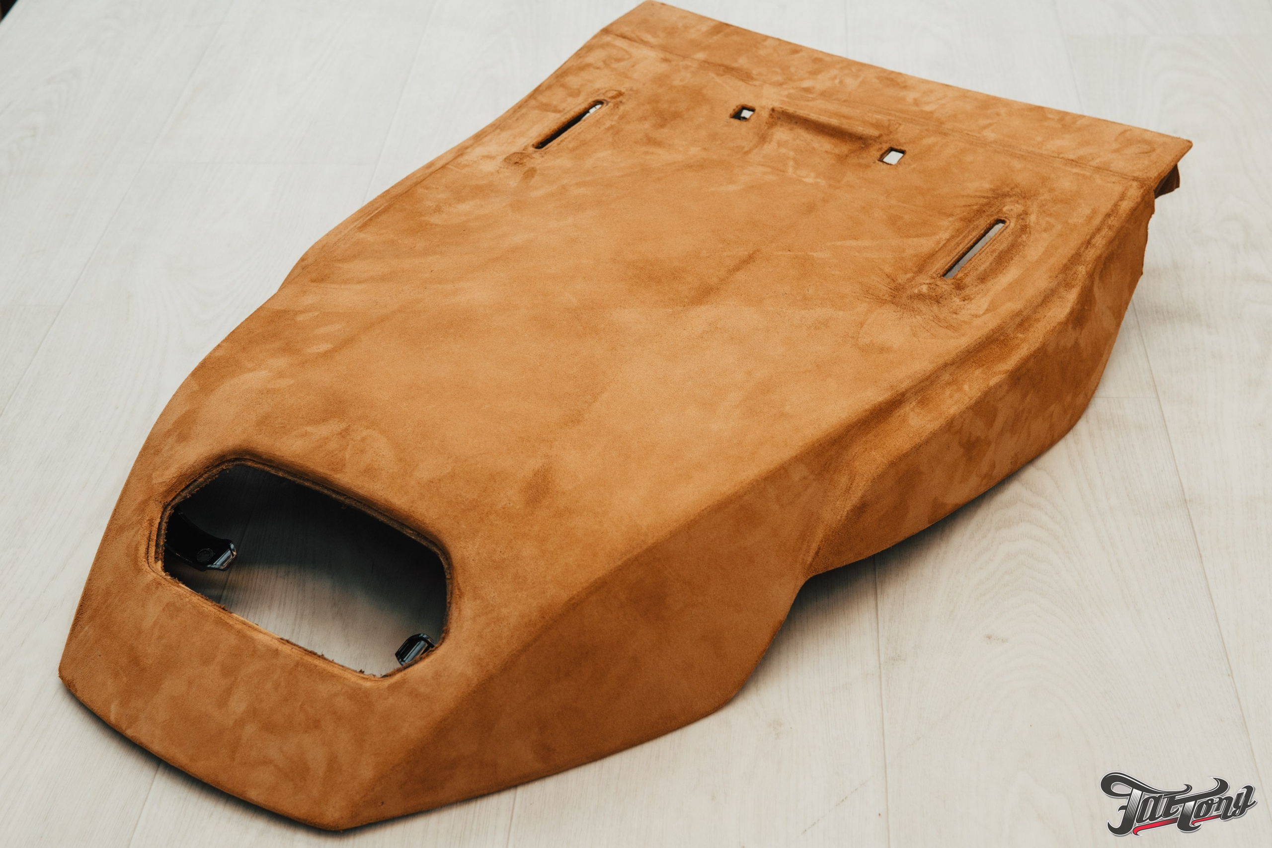 Lamborghini Urus перешив поврежденных элементов салона, окрас капота и деталей