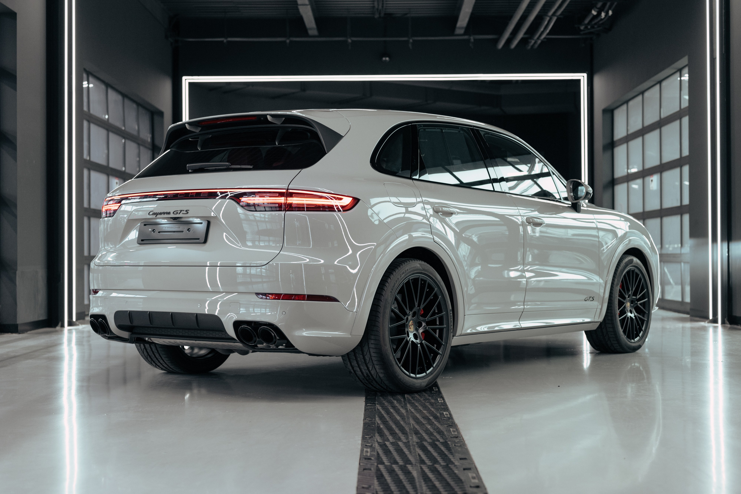 Porsche Cayenne GTS grey on red