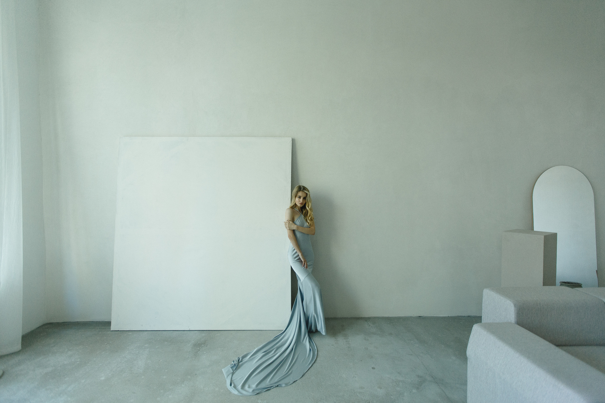 Студийная фотосессия в вечернем платье