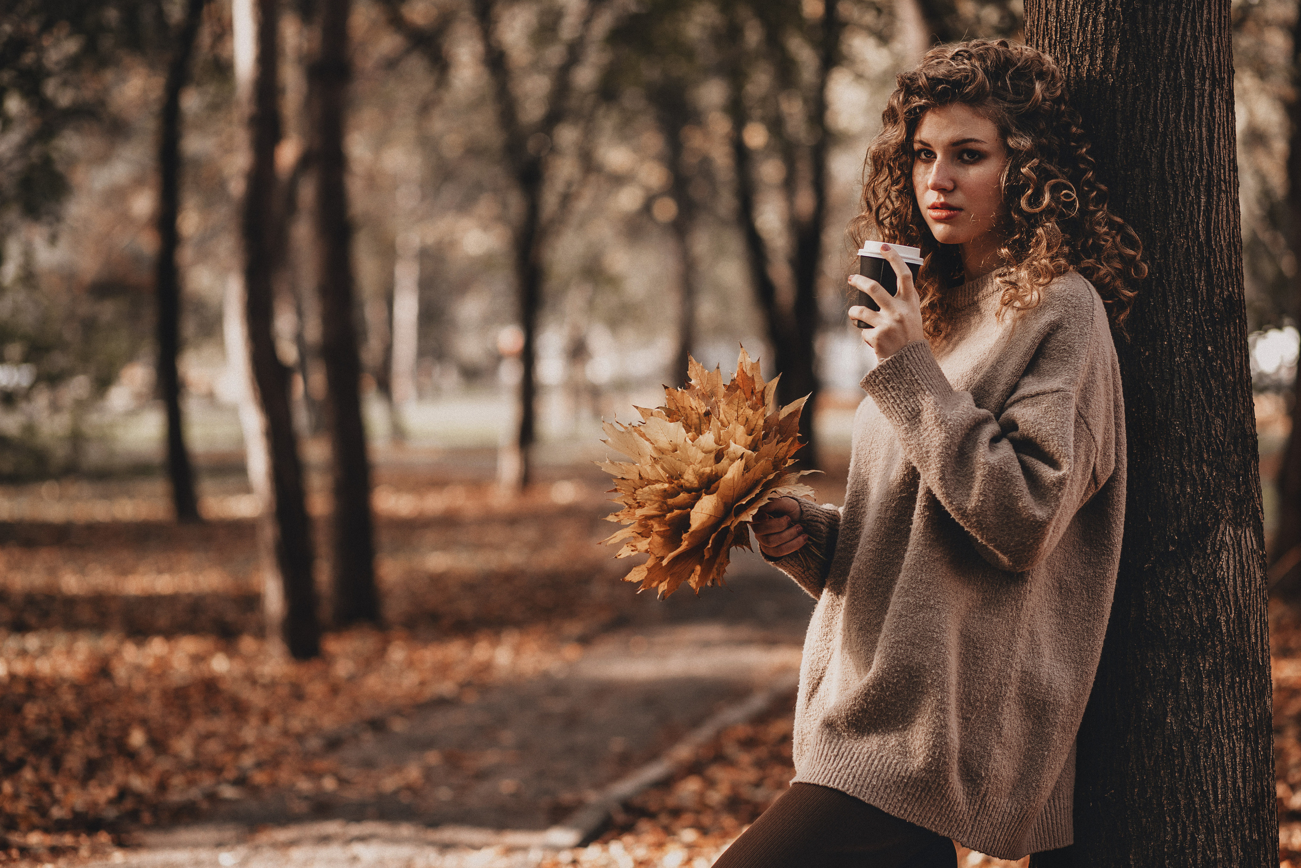 Кроет уж лист золотой…