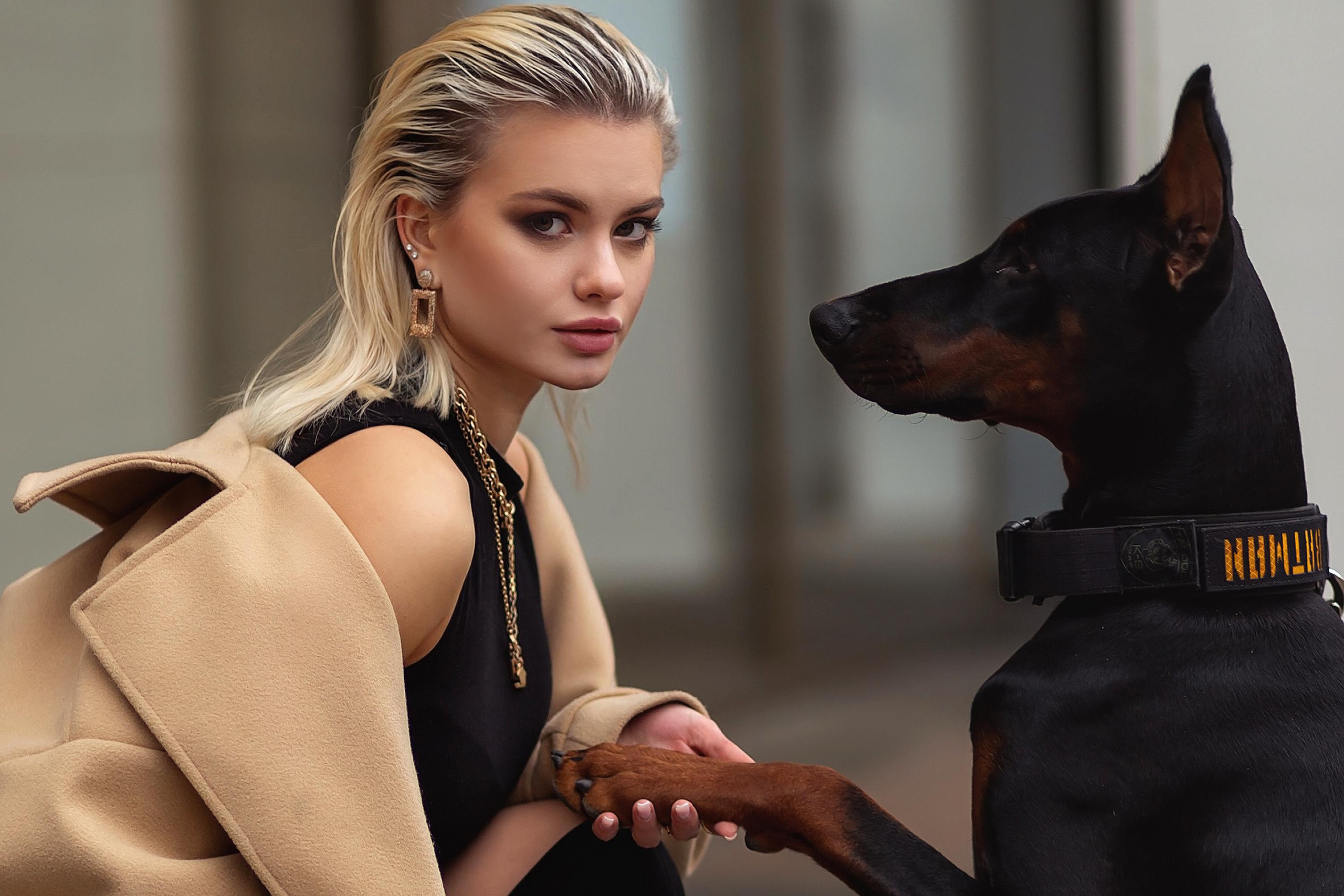 Ника и доберман