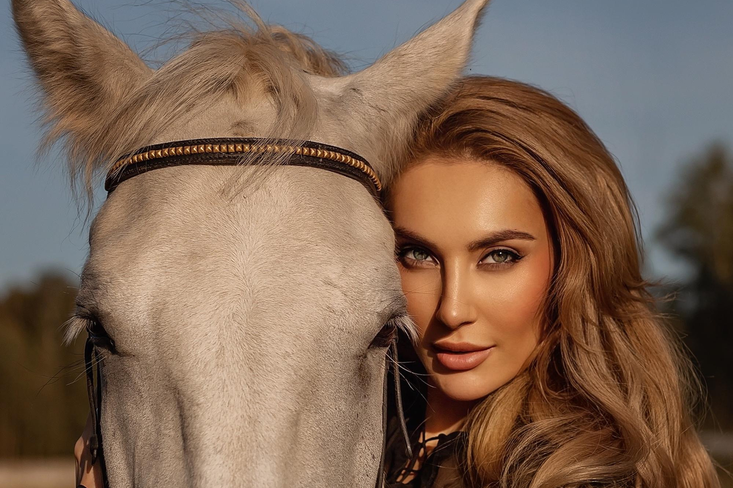 Ума и семья на конюшне