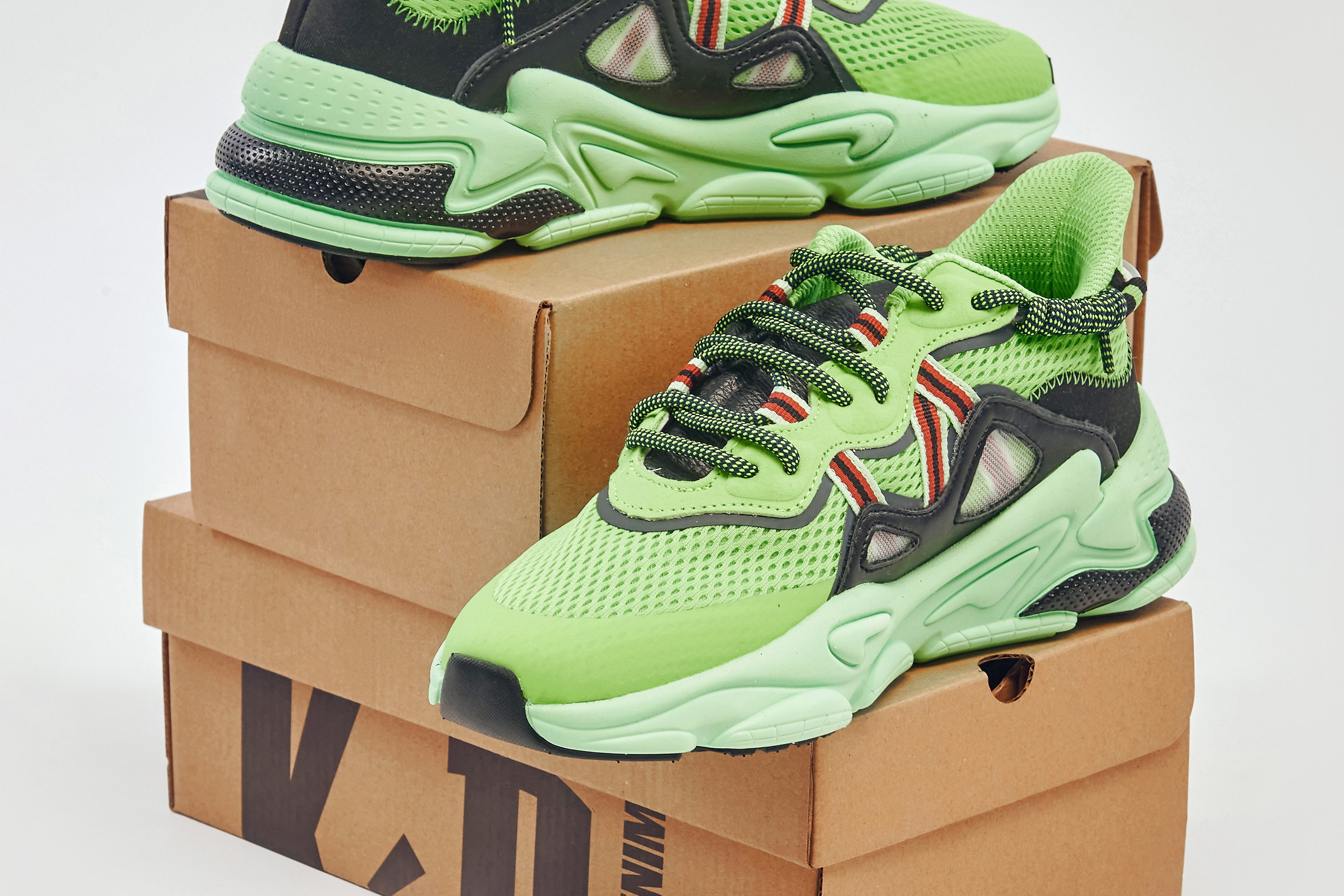 Детская обувь — Shnurki — На сером фоне