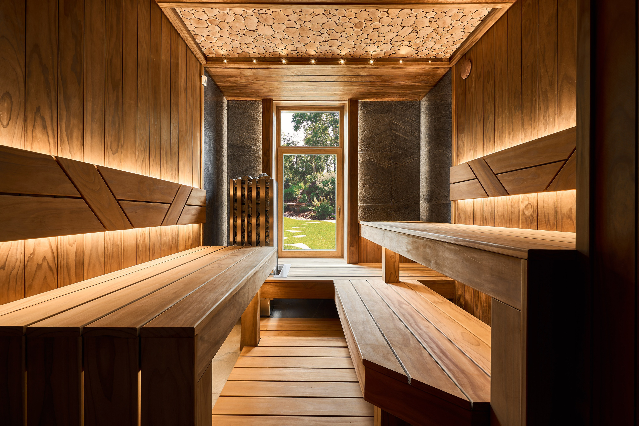 Сауна из Новозеландской термососны, по проекту MBSaun. (Бизнес съемка)