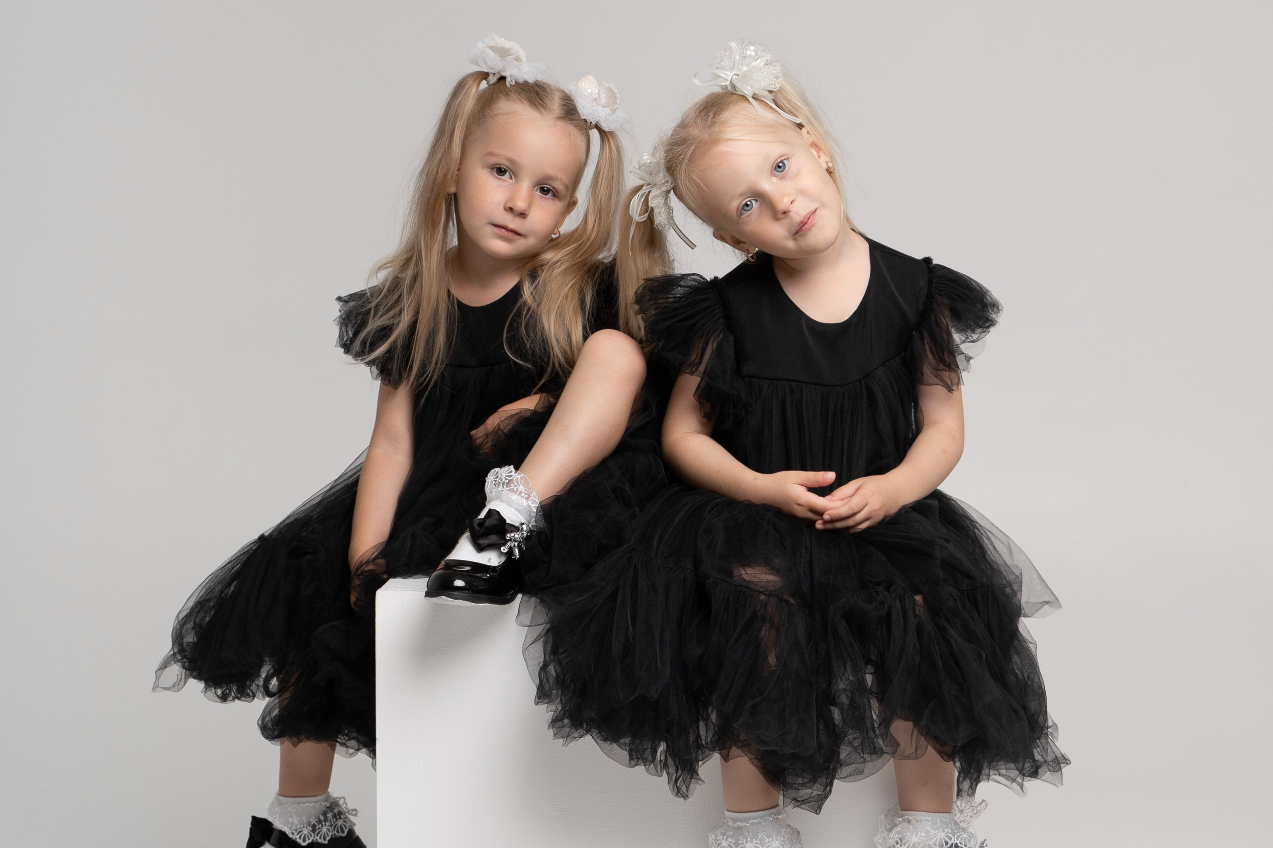 Алисе и Анюте 4 года