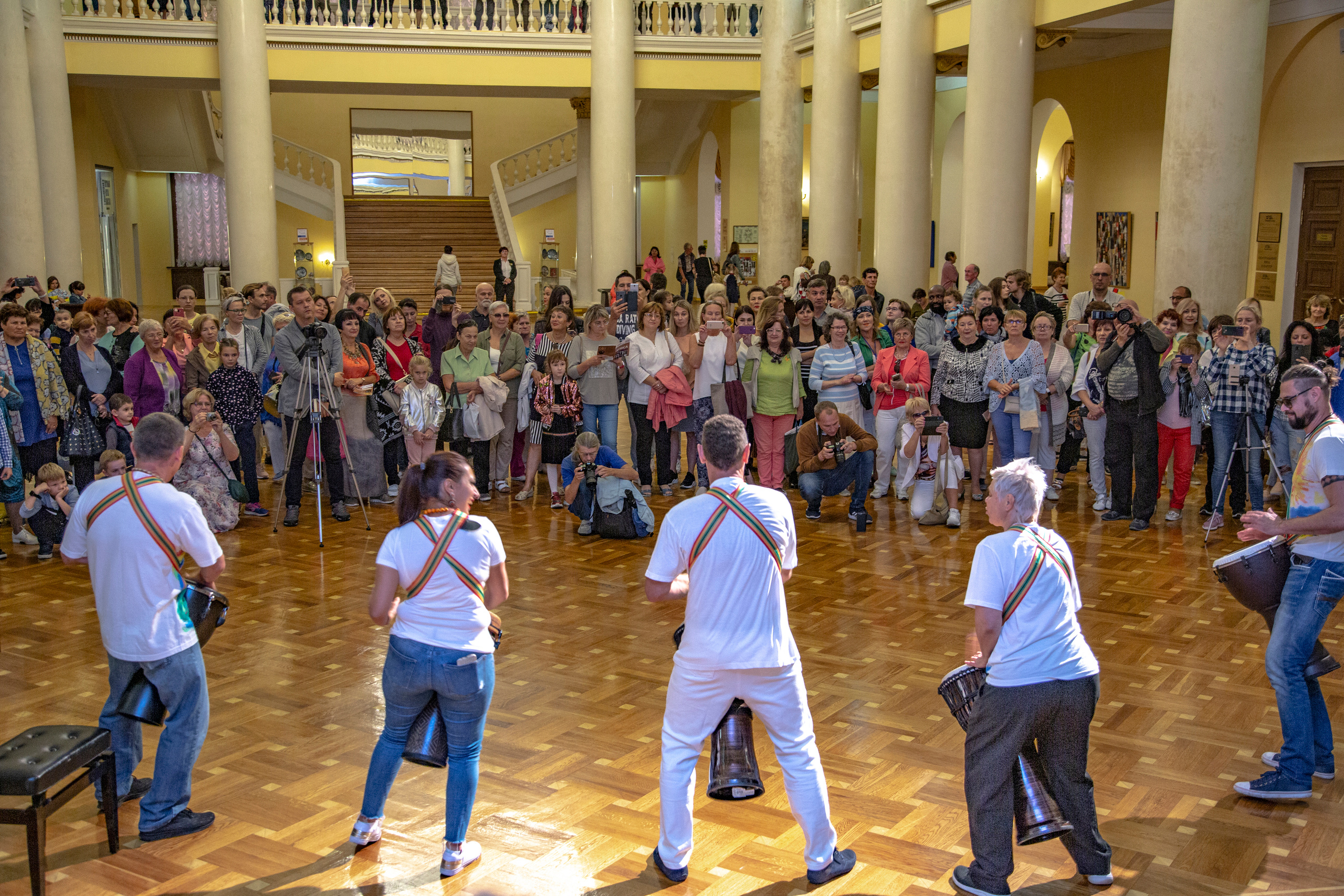 Открытие выставки современного искусства Африки в Зимнем театре г. Сочи