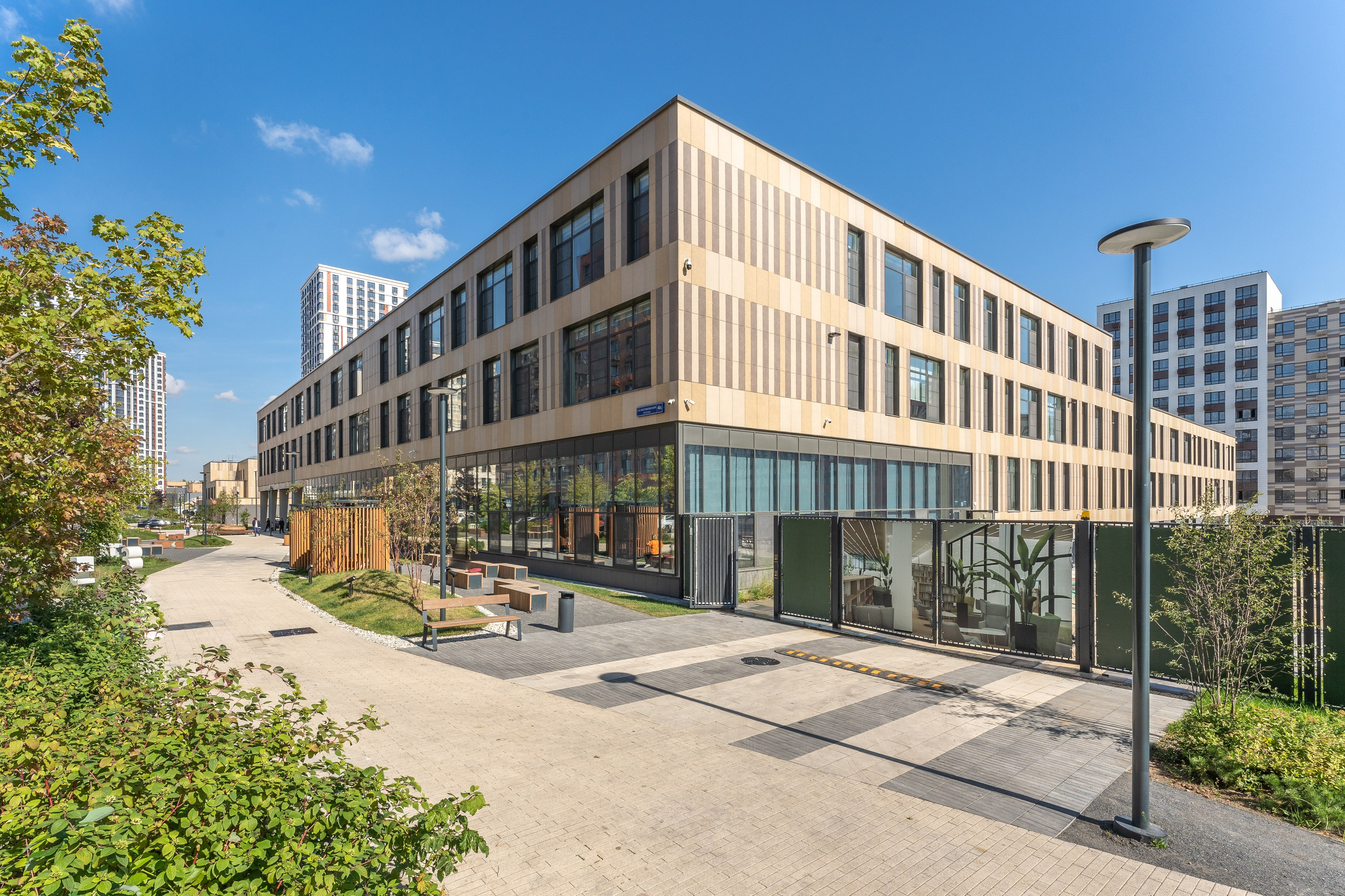 Школа. Жилой квартал Варшавская Life