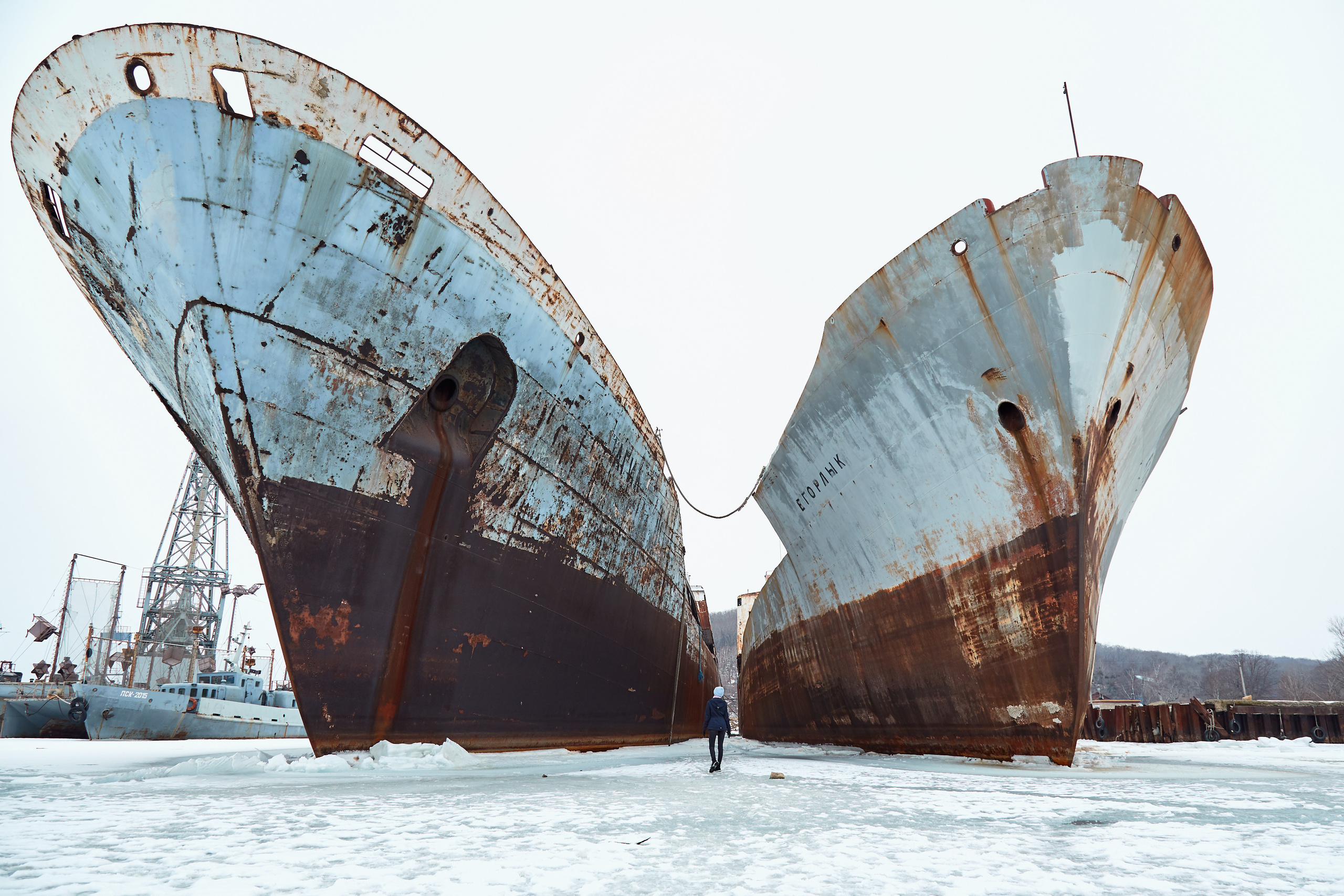 Заброшенные корабли в бухте Арбек