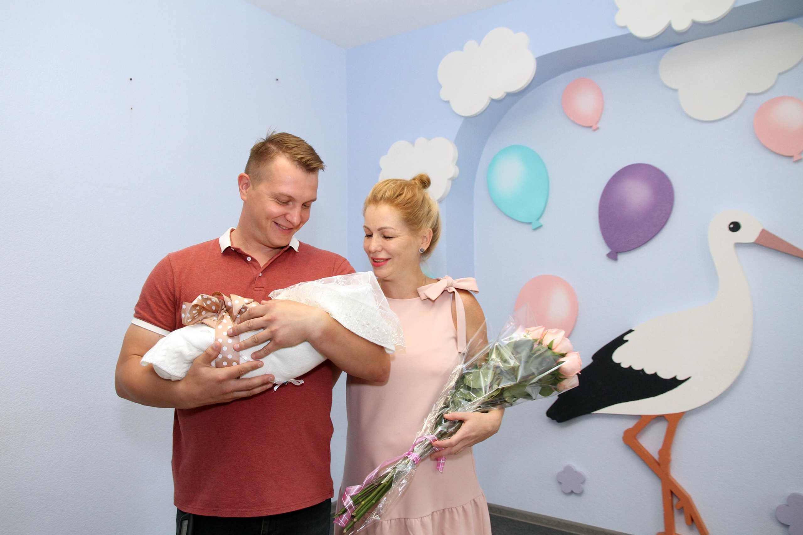 Фильм (Выписка из роддома)