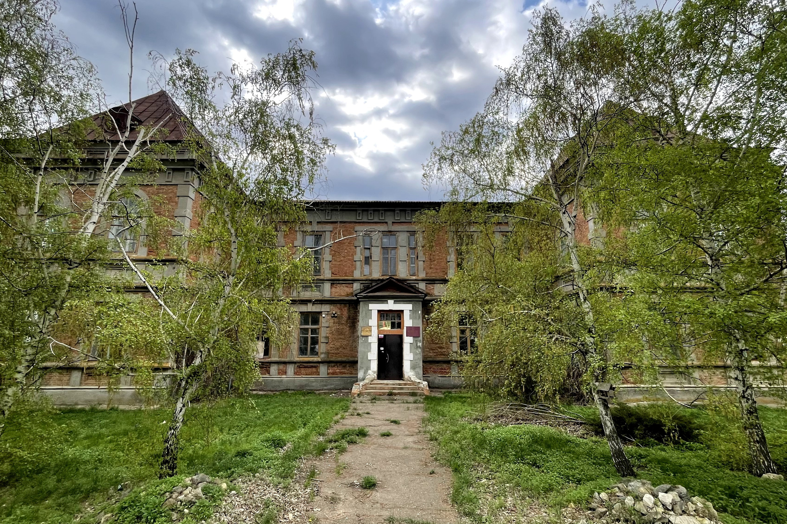 20 060 Здание из красного кирпича