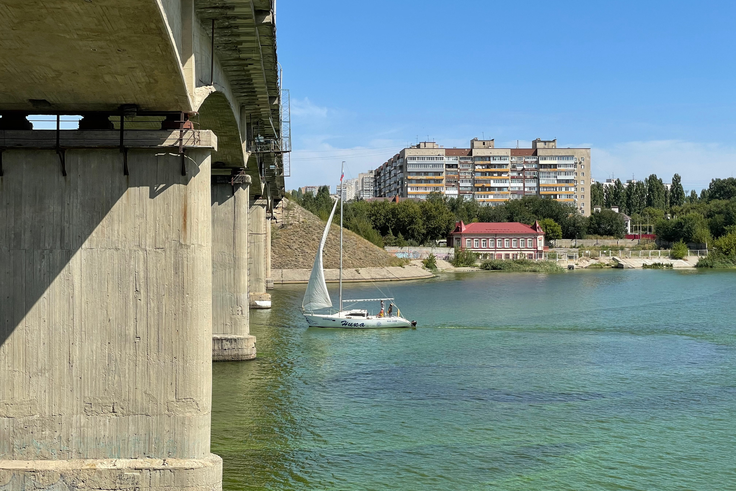 20 227 Мост, река, парусник