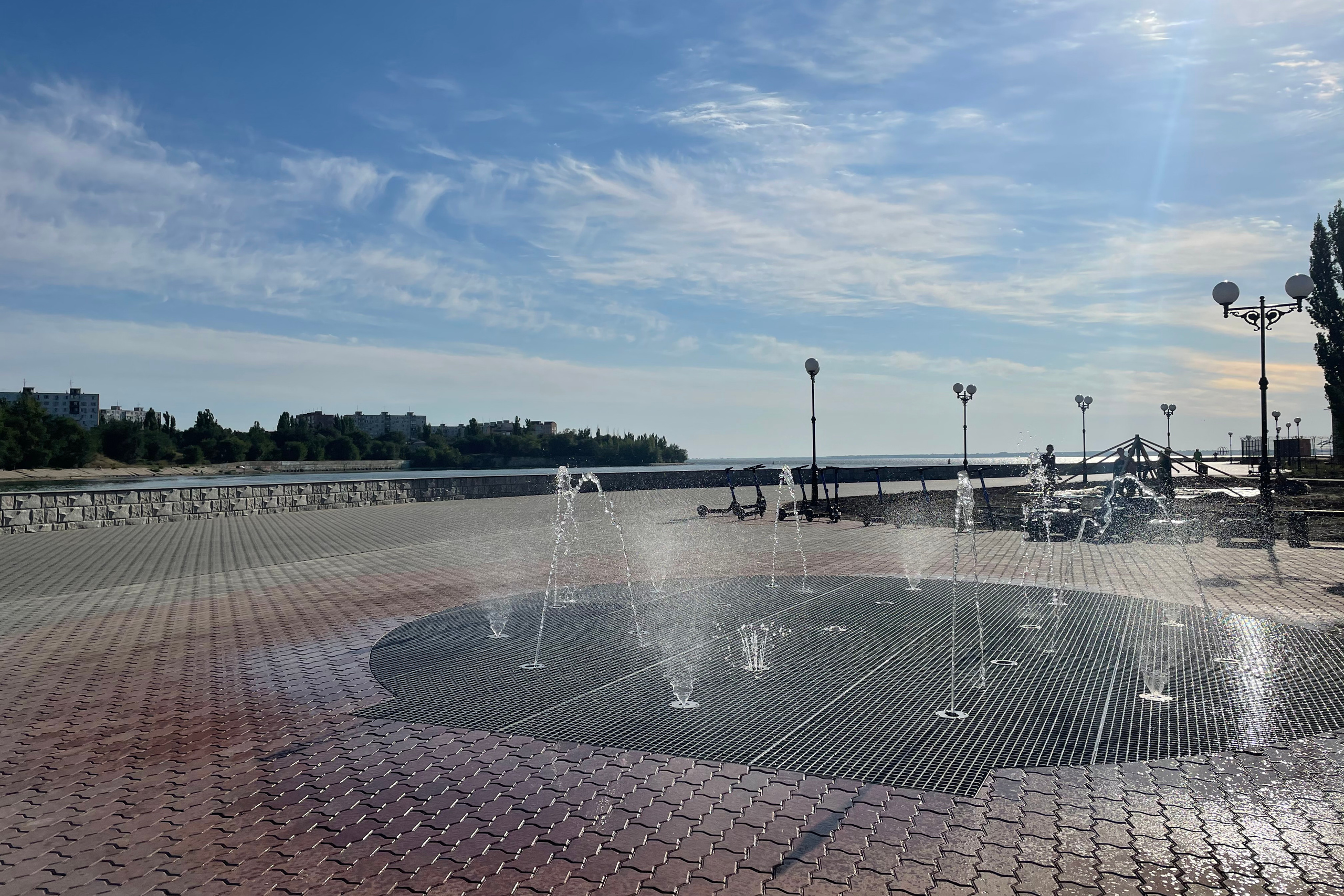 21 324 Набережная, фонтан