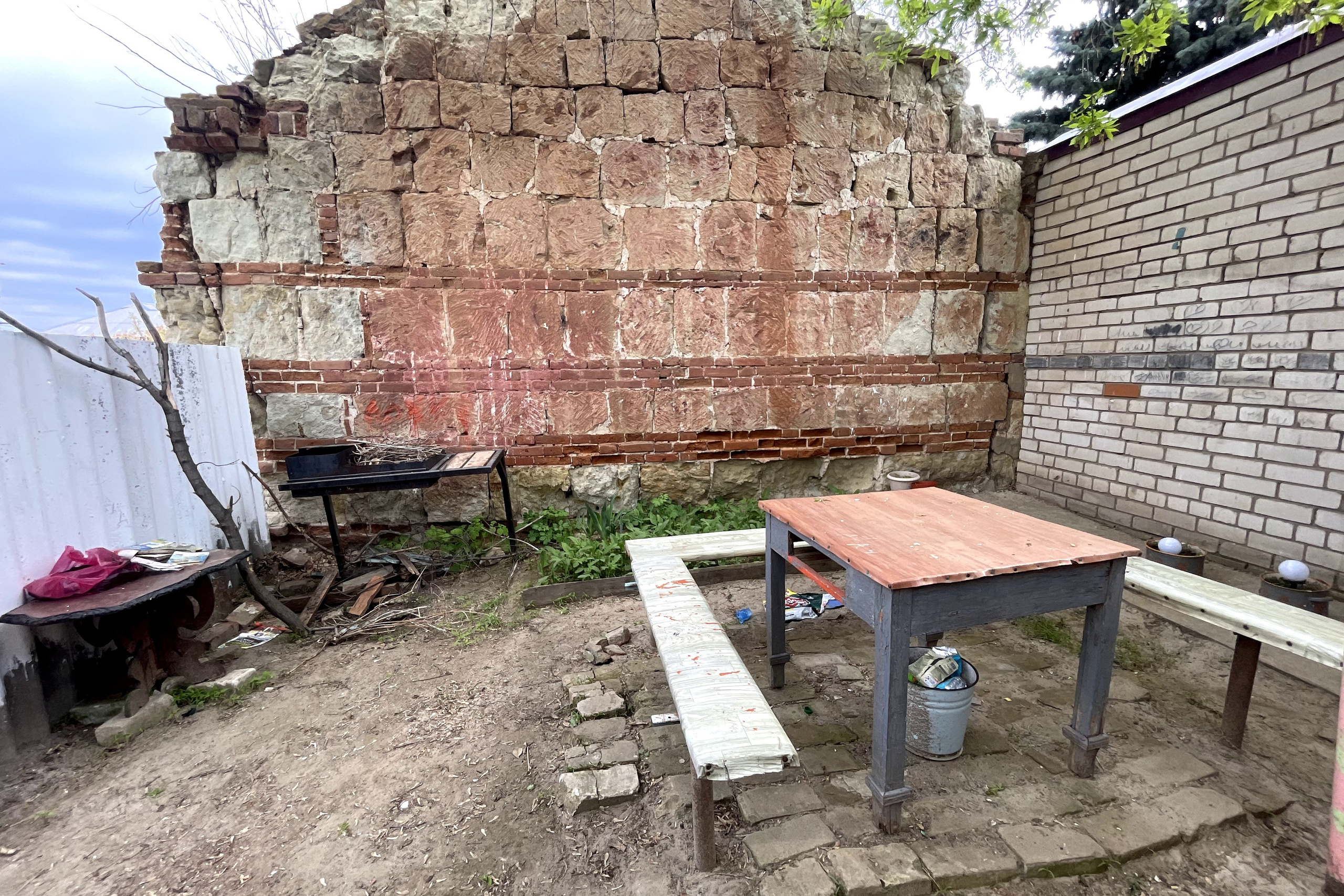 200 029 Место отдыха в старом дворе