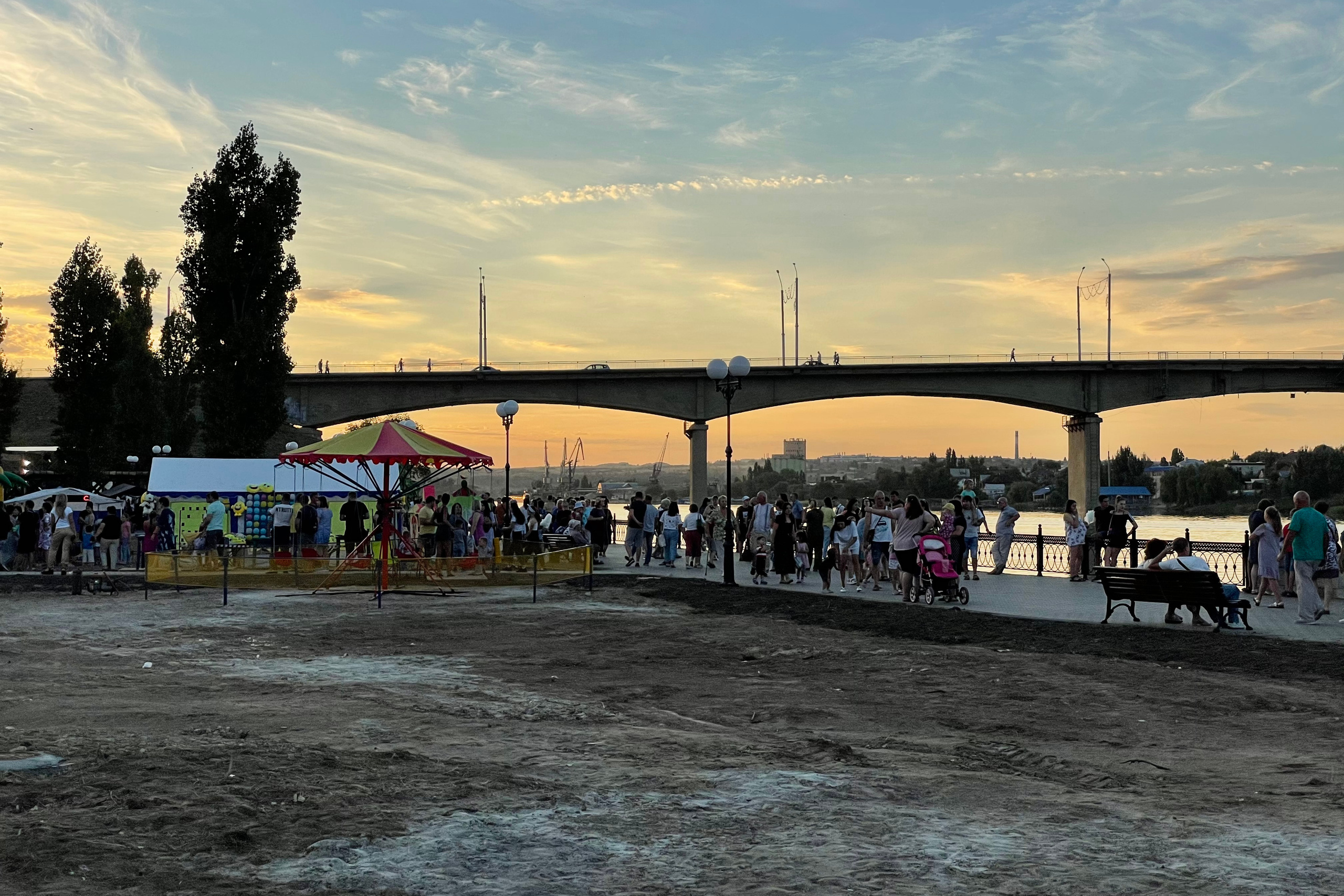 21 323 Набережная, мост