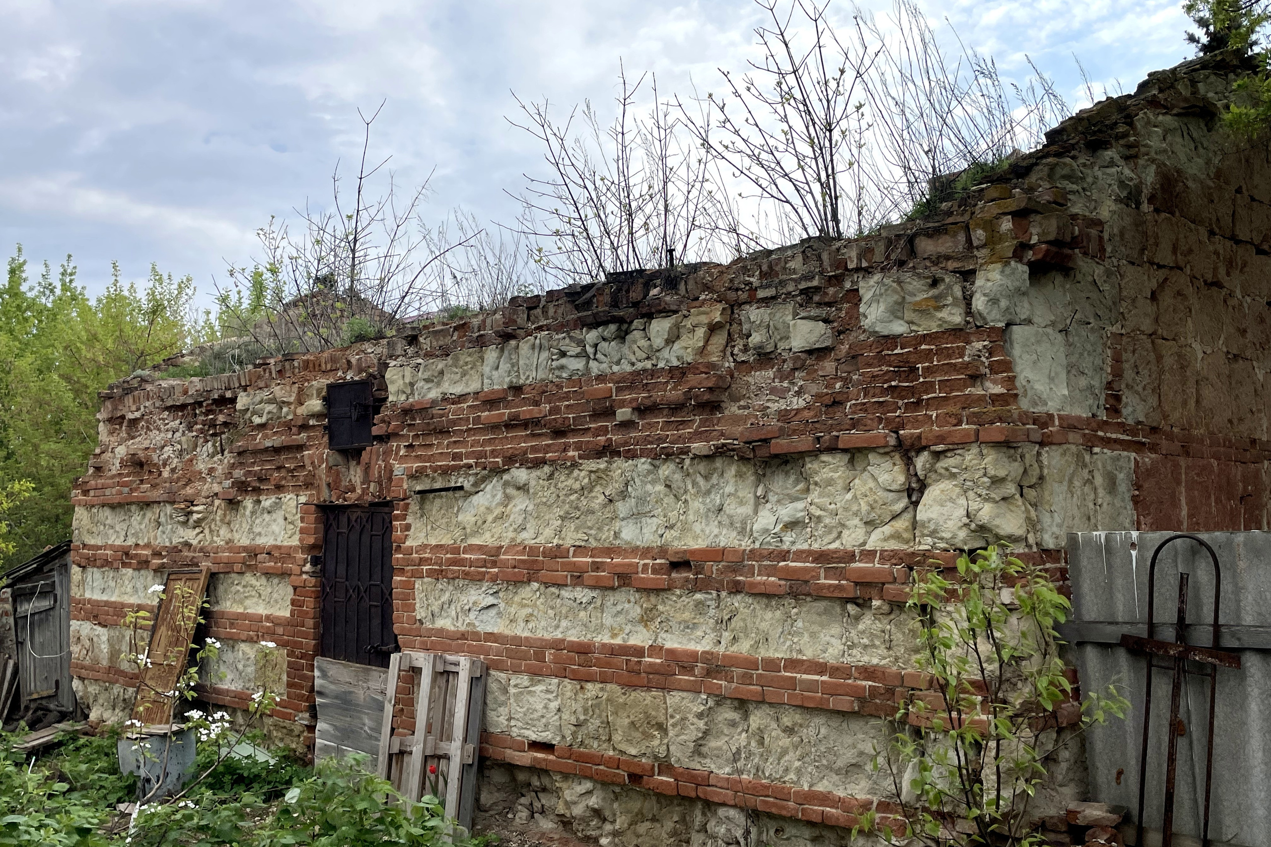 20 122 Полуразрушенное здание