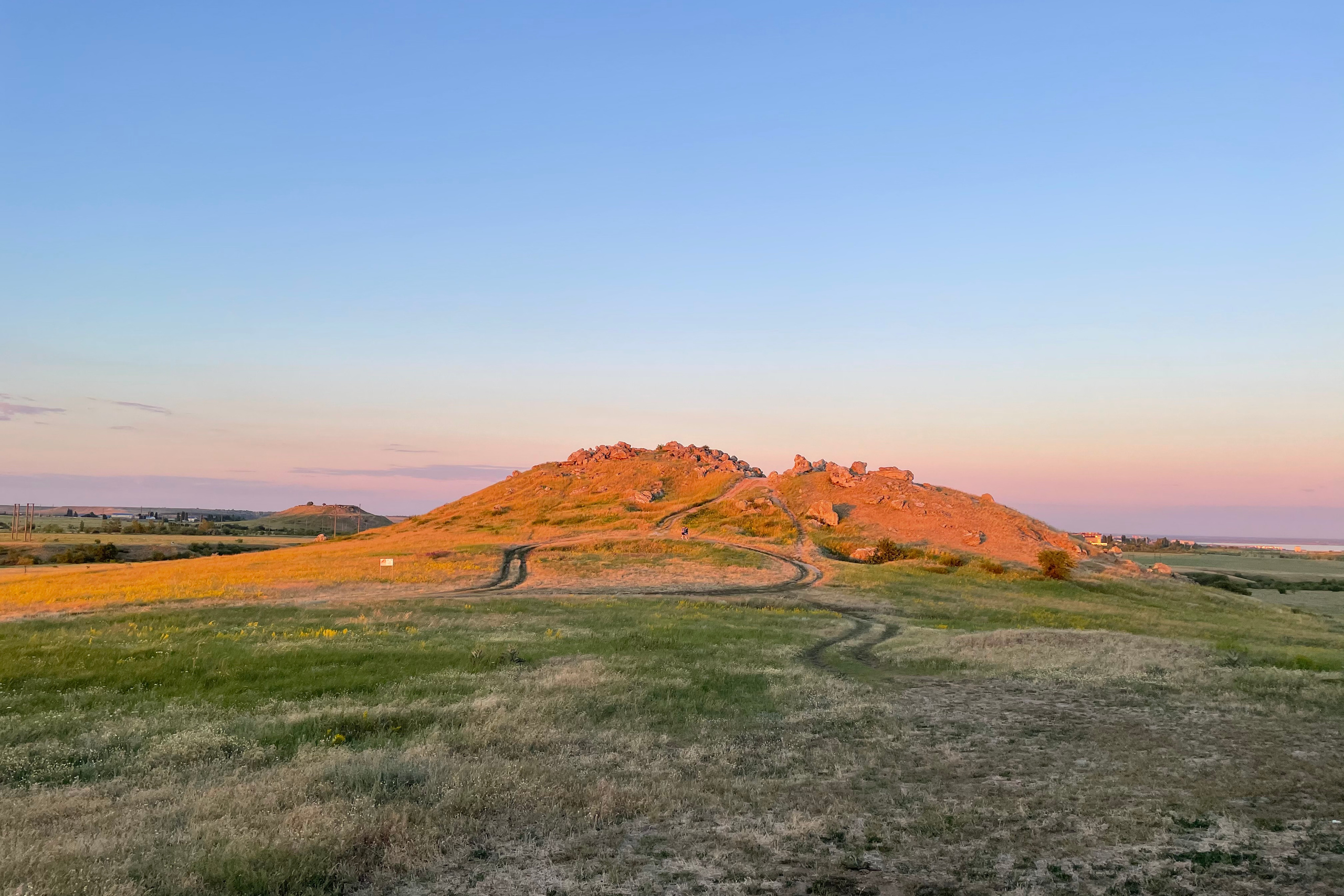 10 801 Степь. Горы