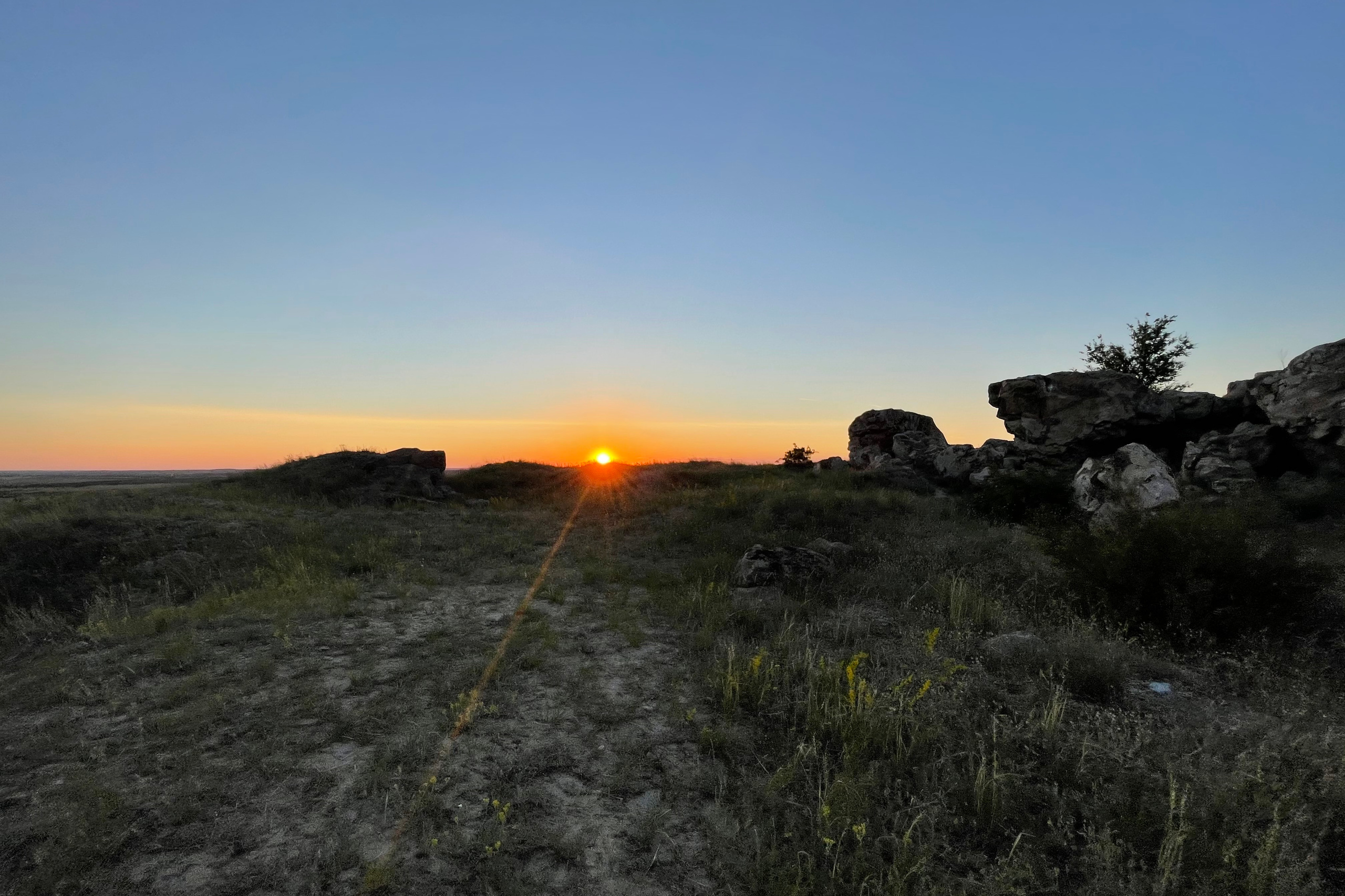 11 952 Скалы. Степь