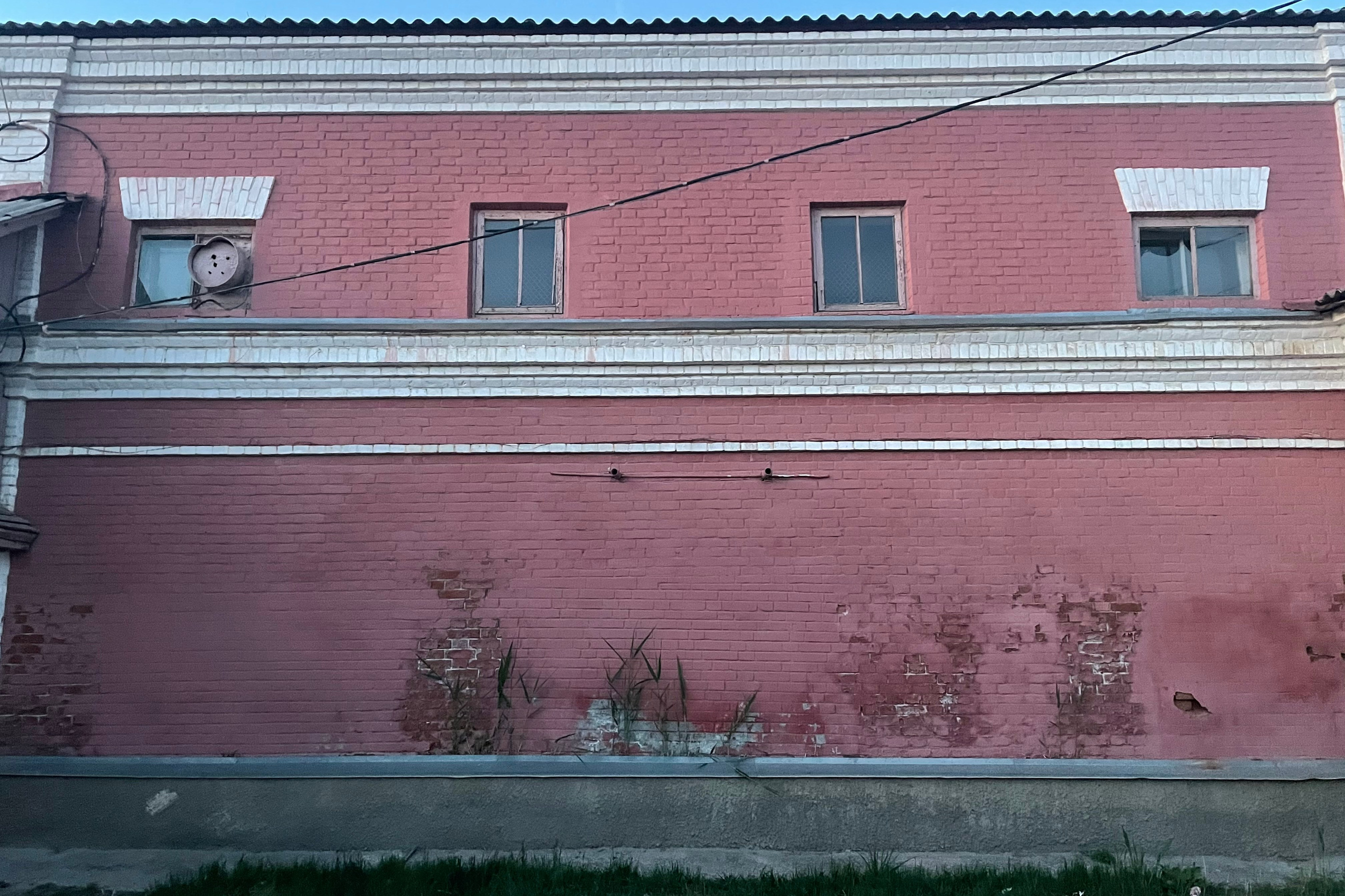 20 048 Фактурная стена здания