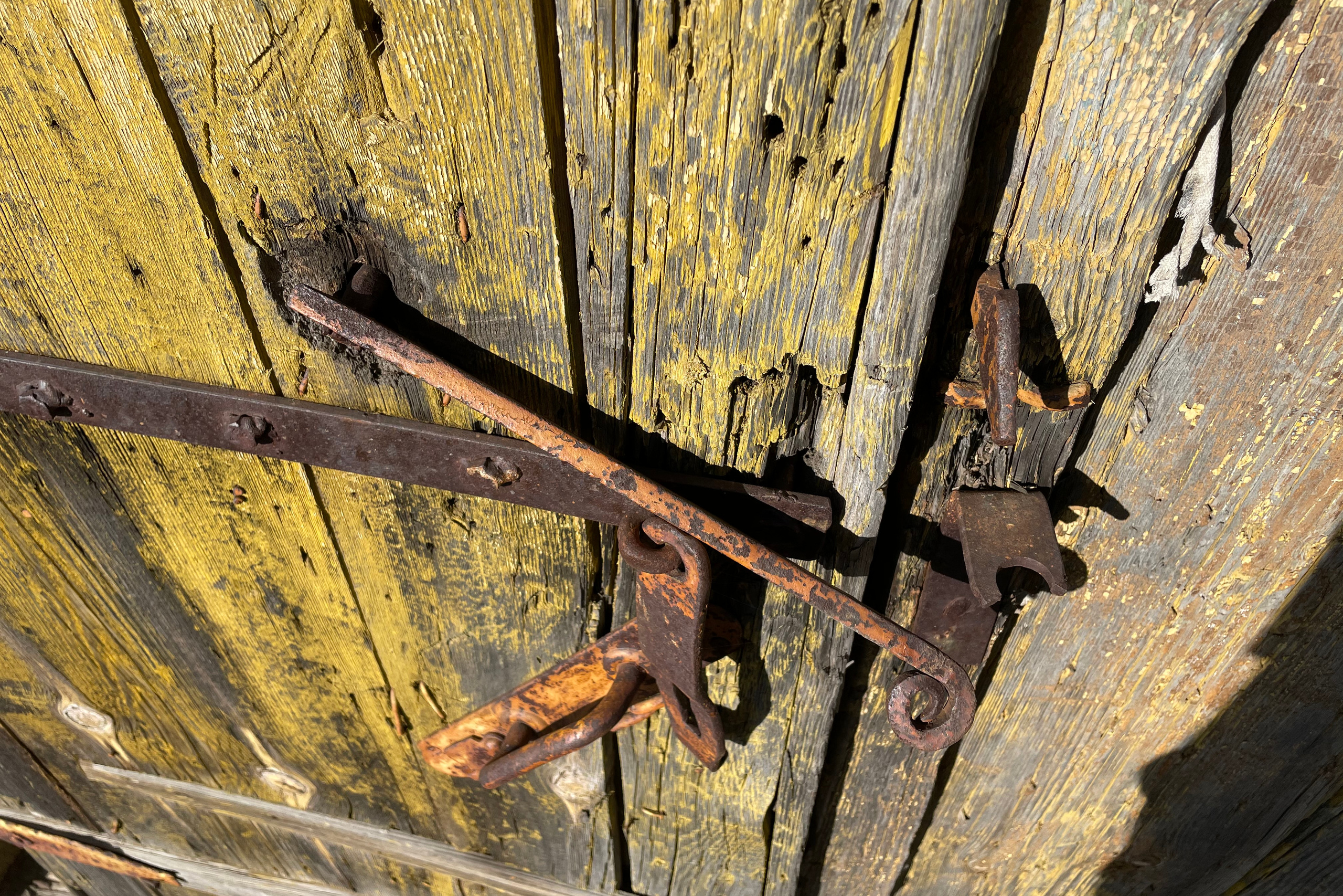 200 007 Калитка. Старый засов