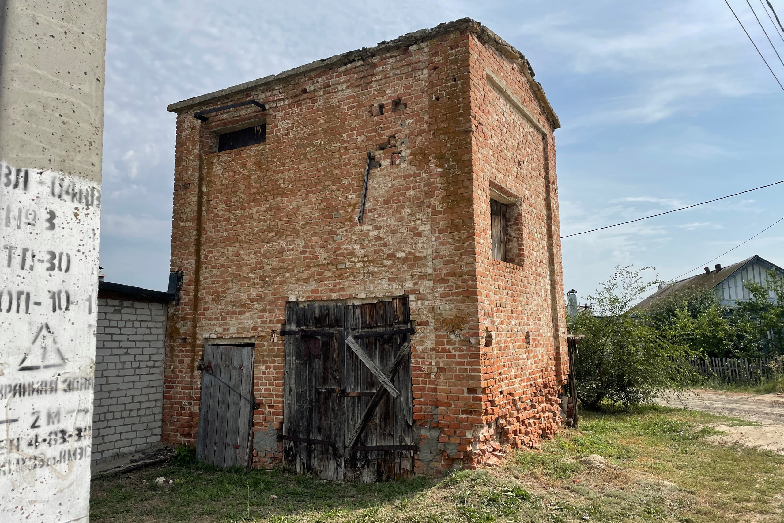 20 012 Здание красный кирпич