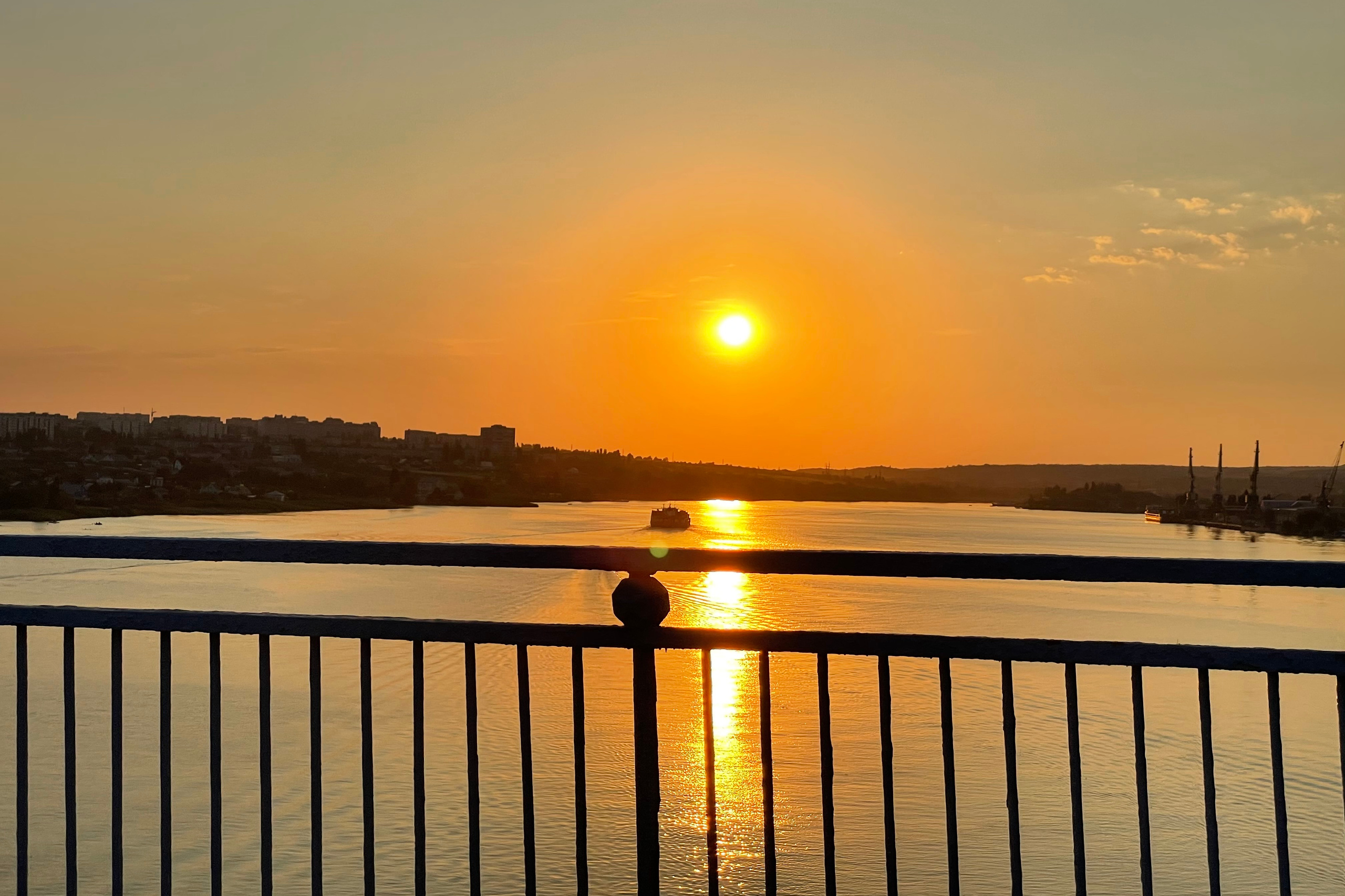 20 525 На мосту