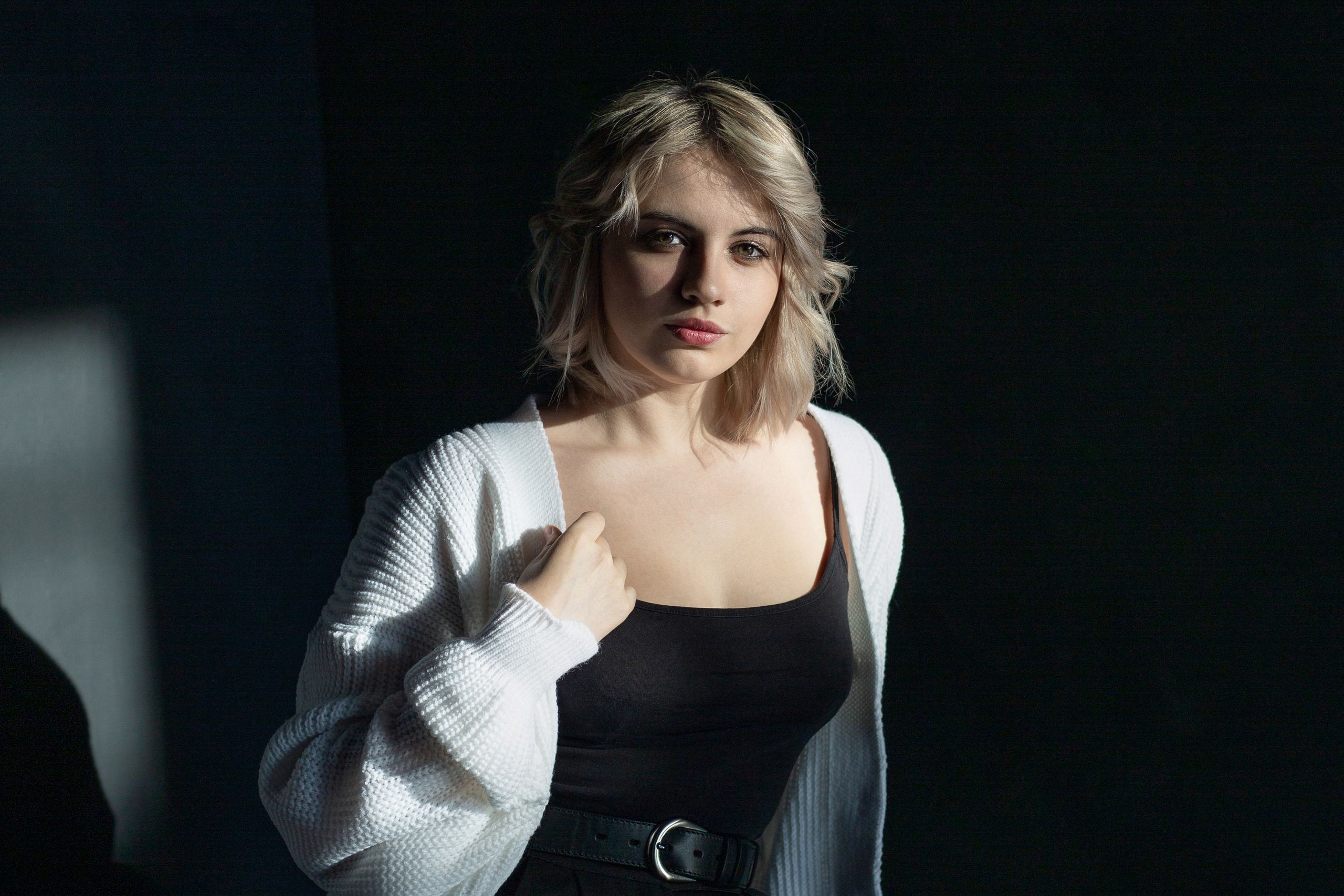 Вика в тёмном зале