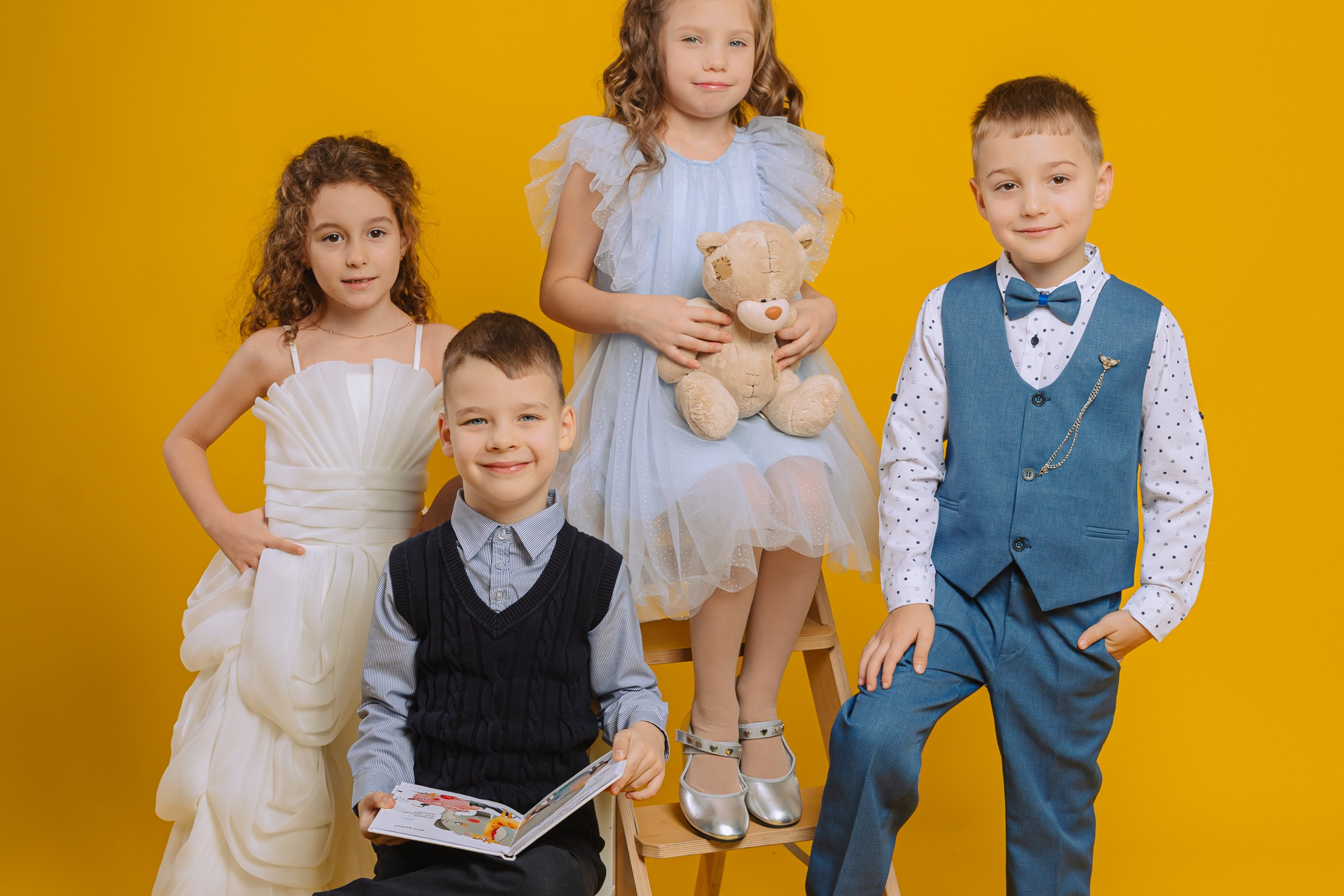 общие на фоне детский сад