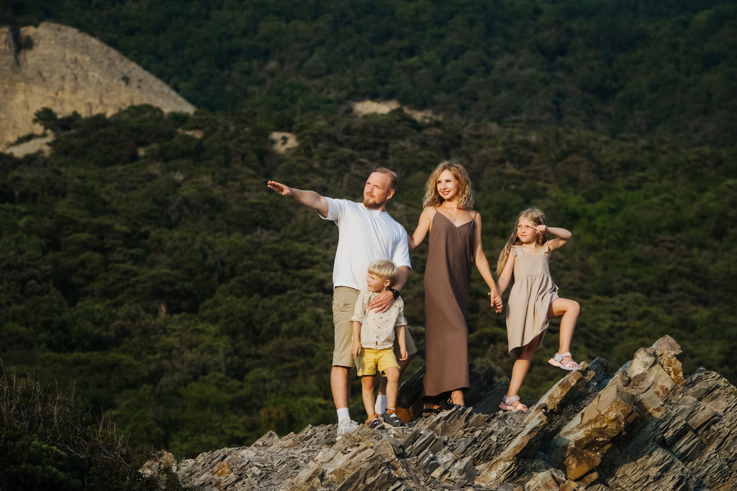 Лёша + Лена + Василиса + Макс Утриш