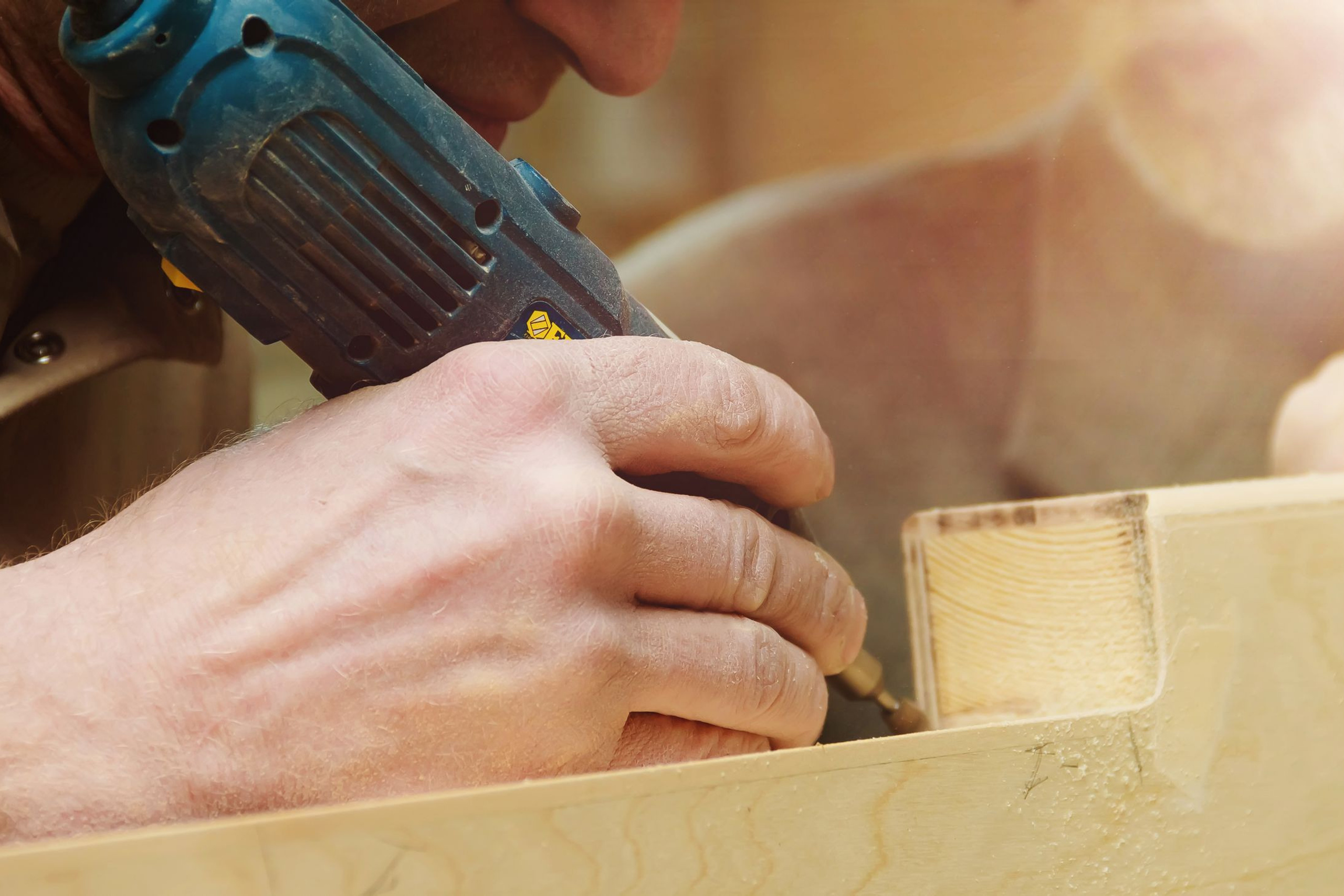 В столярной мастерской