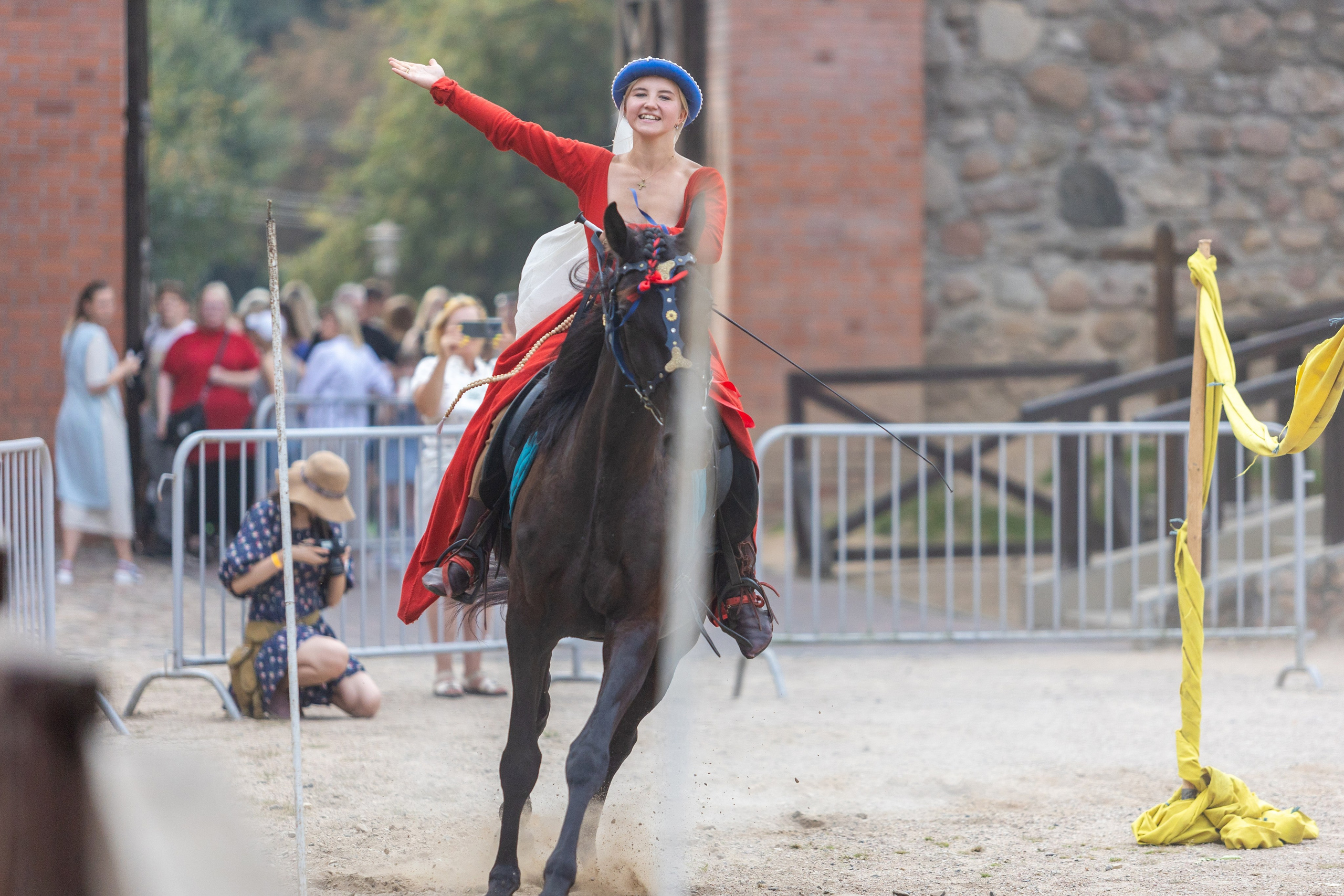 Выступление «Золотой шпоры» на празднике города Лиды. Профессиональный интерьерный и репортажный фотограф Минск и РБ. Максим Орлов