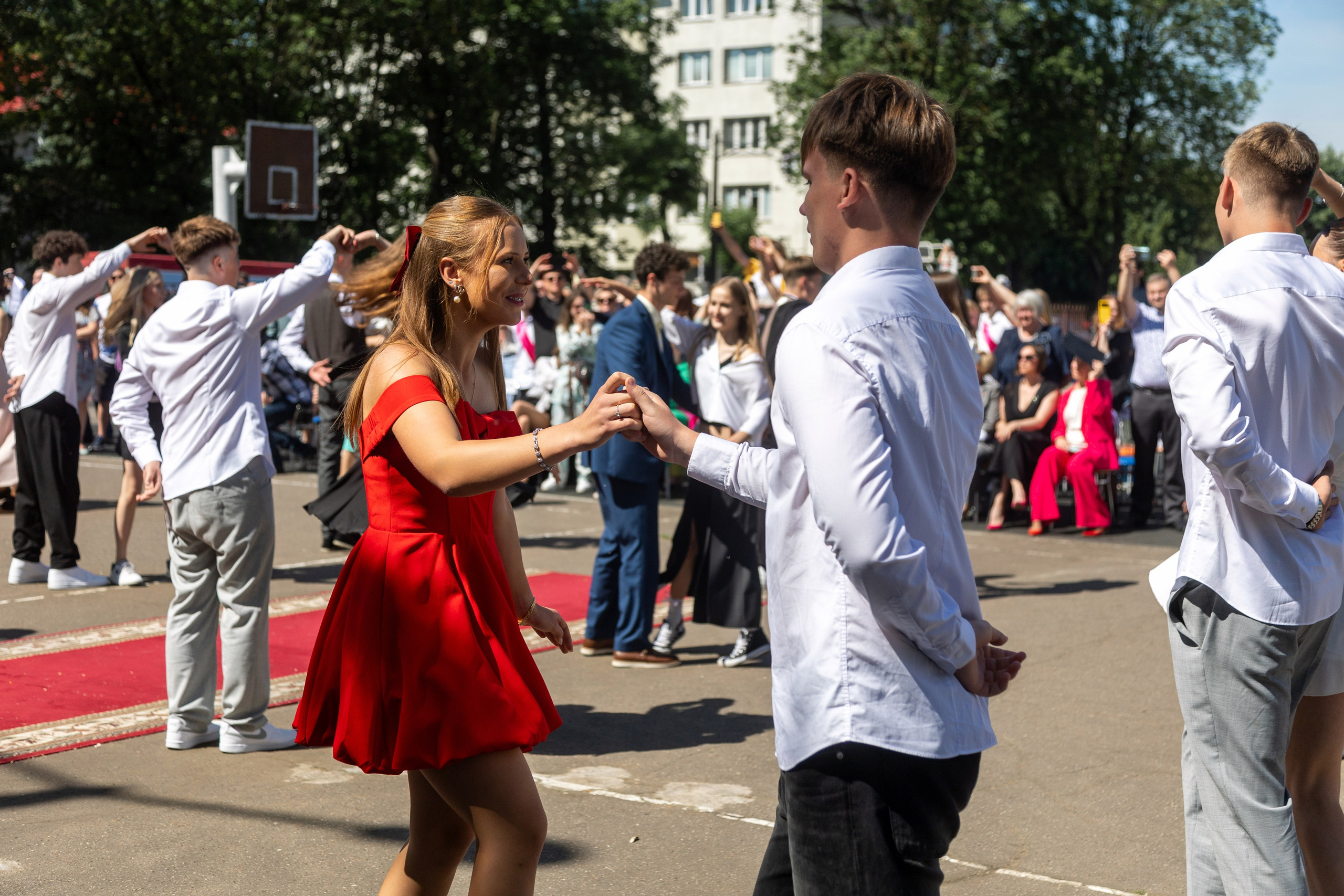 Школа 47. Последний звонок. Профессиональный интерьерный и репортажный фотограф Минск и РБ. Максим Орлов