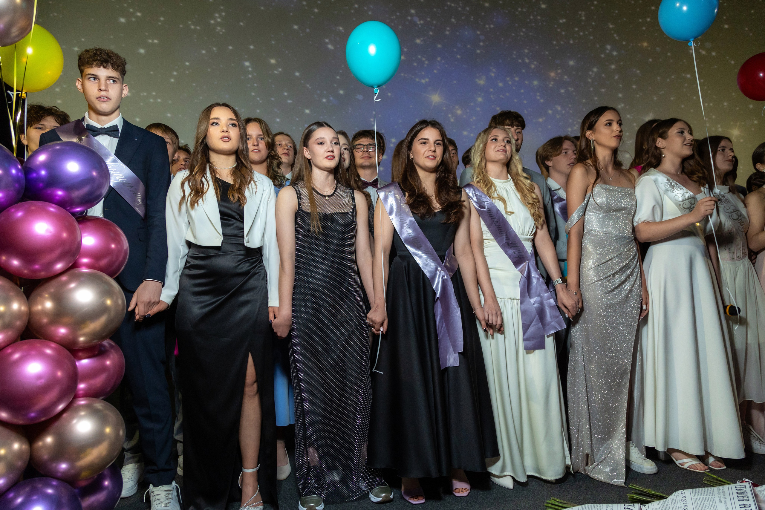 Вручение дипломов. 47 школа. Профессиональный интерьерный и репортажный фотограф Минск и РБ. Максим Орлов