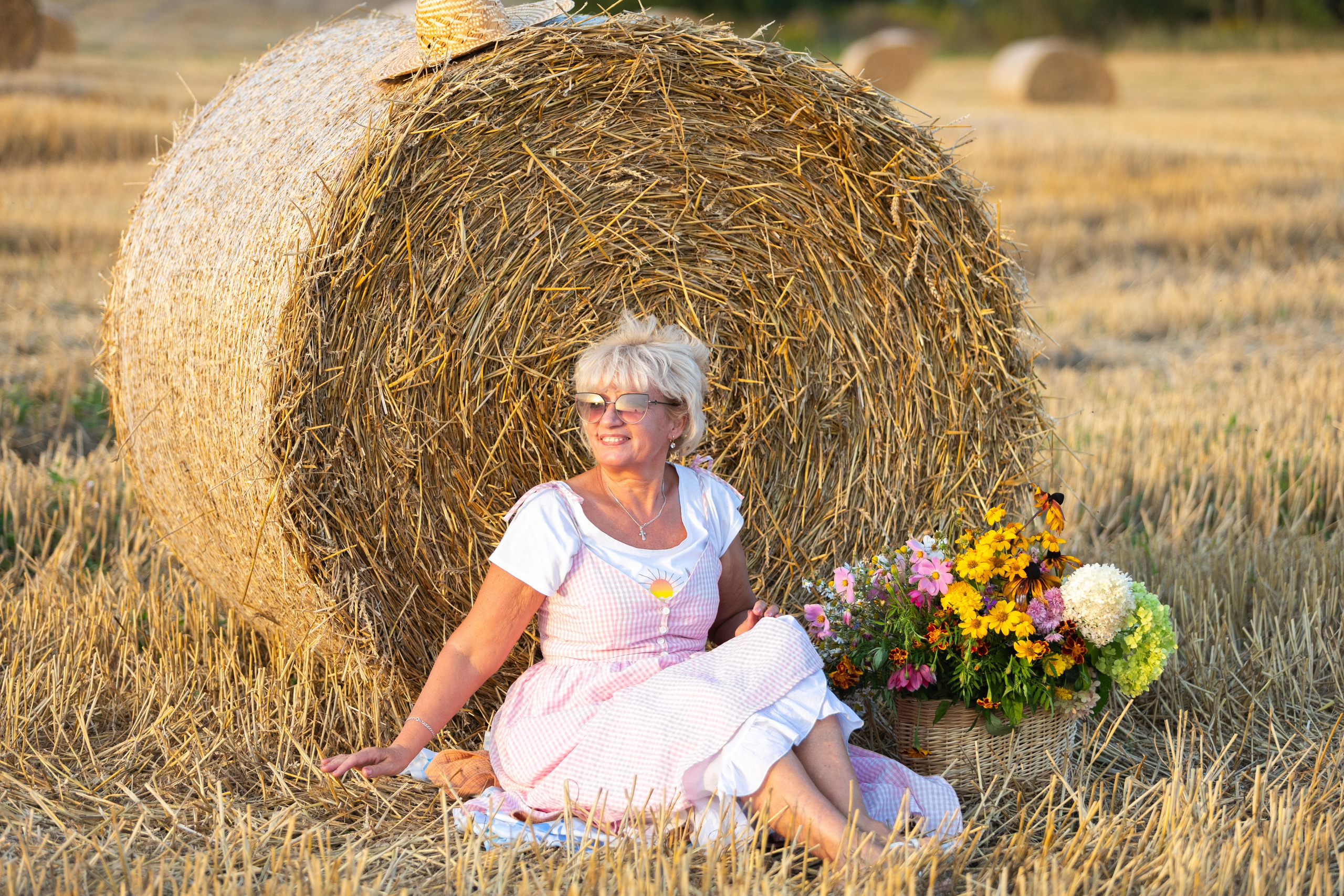 Фотосъемка в поле с Анной Николаевной. Профессиональный интерьерный и репортажный фотограф Минск и РБ. Максим Орлов