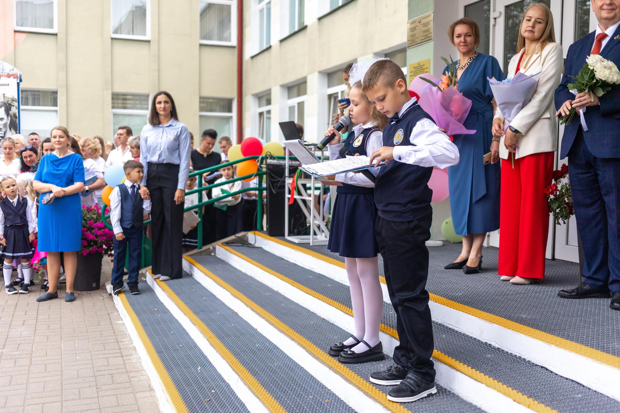 Линейка 1-го сентября. Профессиональный интерьерный и репортажный фотограф Минск и РБ. Максим Орлов