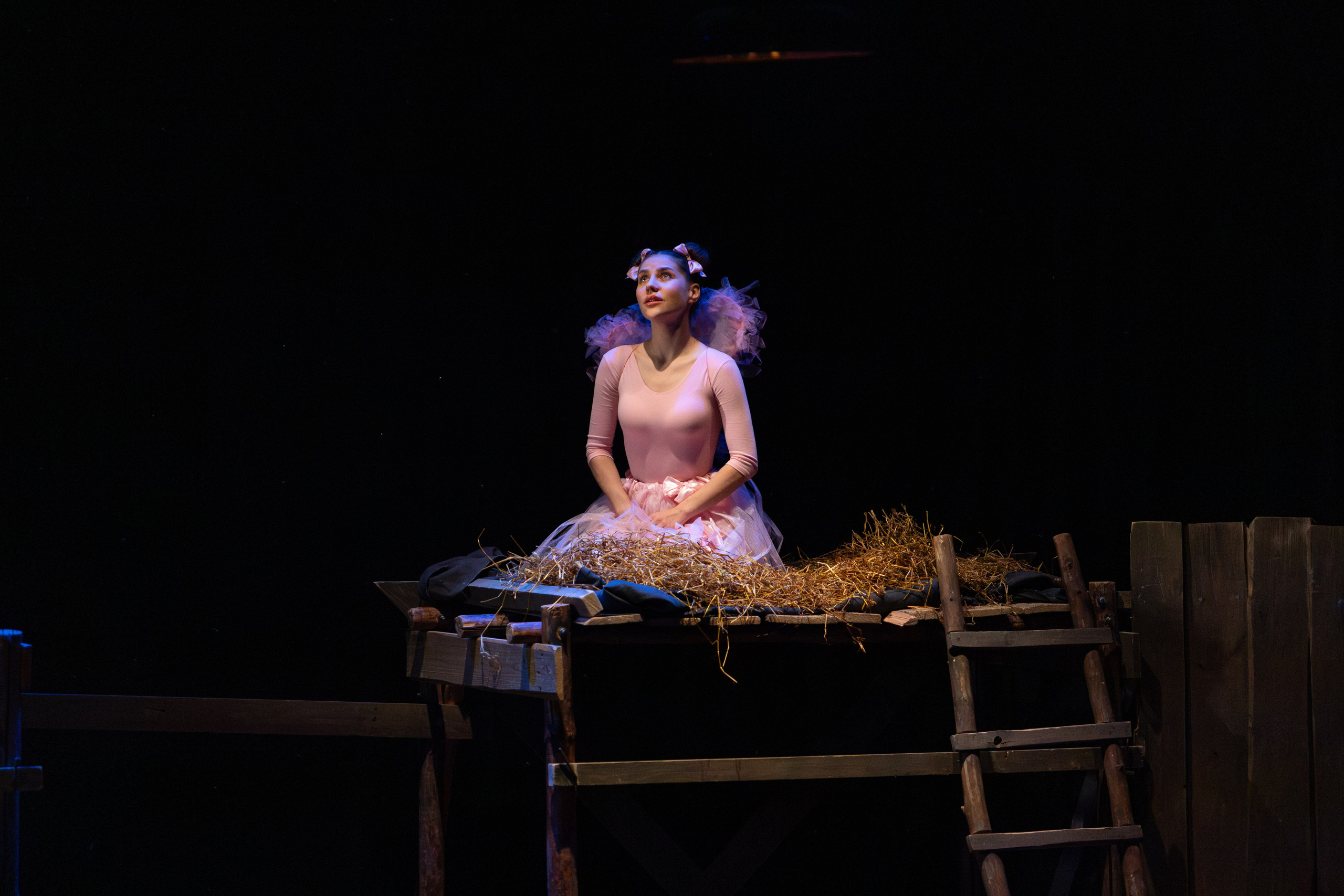 Театр белорусской армии «Очень простая история». Профессиональный интерьерный и репортажный фотограф Минск и РБ. Максим Орлов