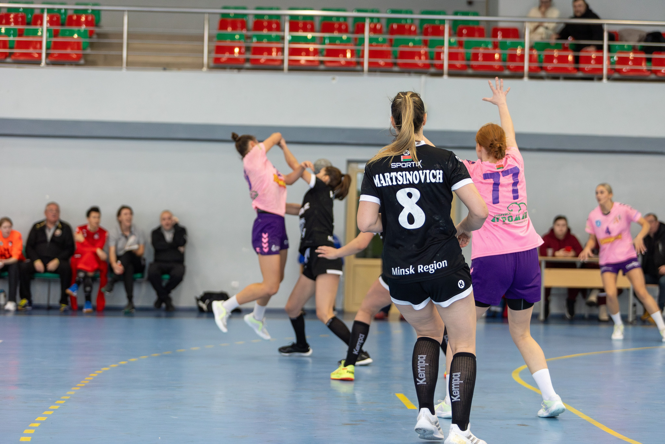 Женский гандбол. Лучшие кадры. БНТУ — Березина 09.12.2023. Профессиональный интерьерный и репортажный фотограф Минск и РБ. Максим Орлов