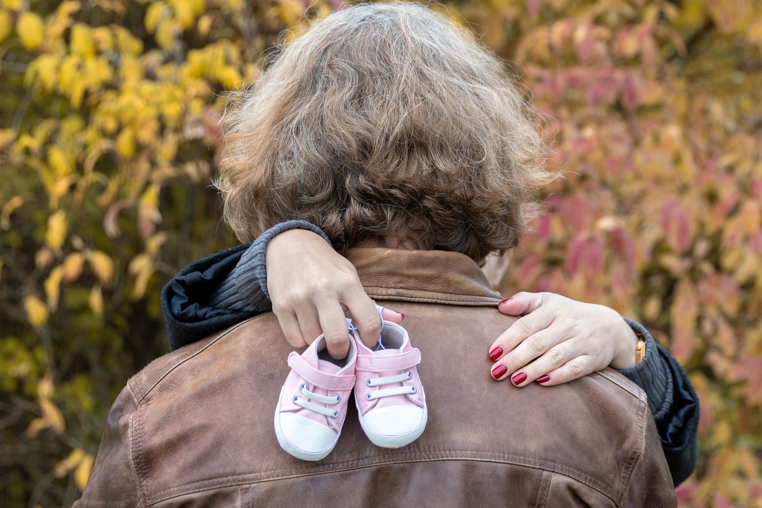 Олег и Марина. В ожидании. Фотосъемка в парке. Профессиональный интерьерный и репортажный фотограф Минск и РБ. Максим Орлов