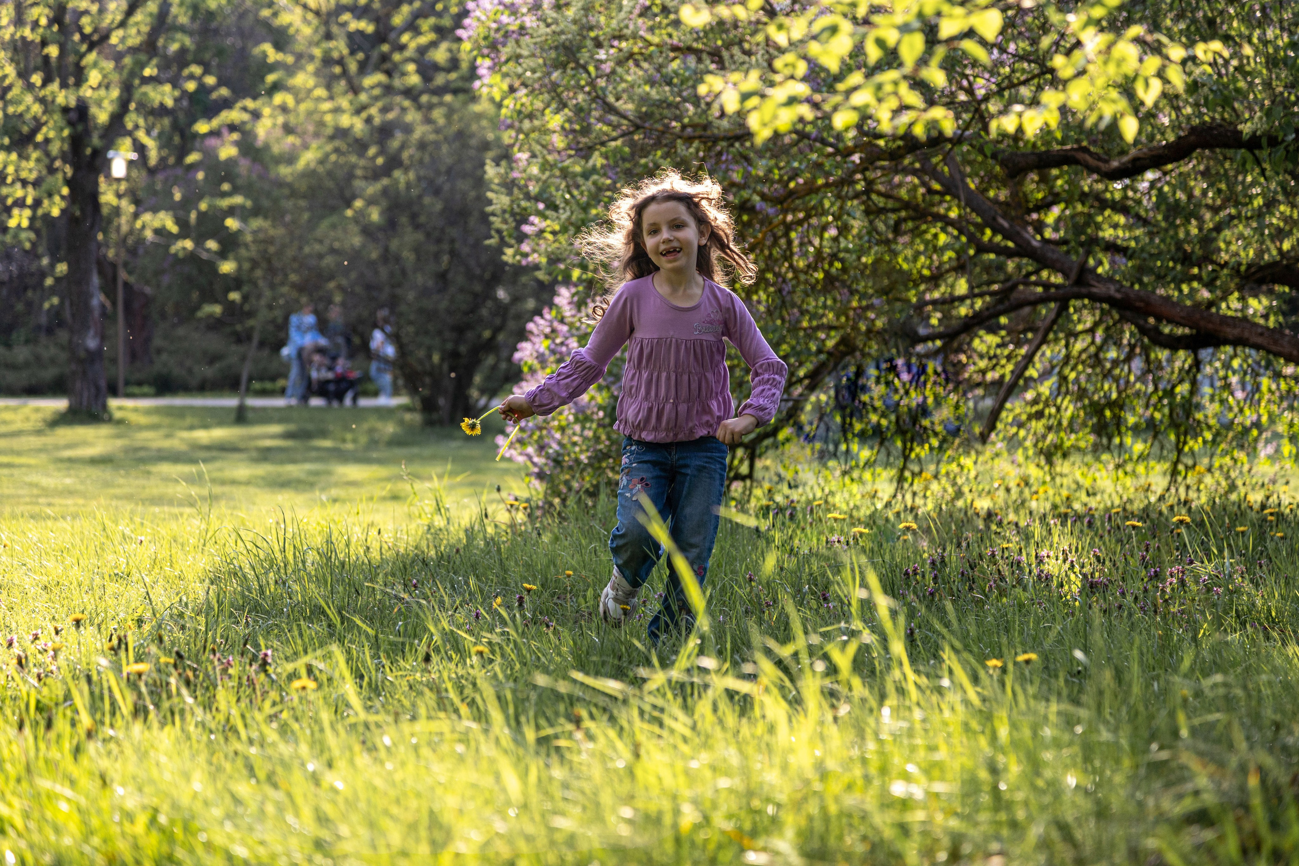 Алеся с дочками. Профессиональный интерьерный и репортажный фотограф Минск и РБ. Максим Орлов