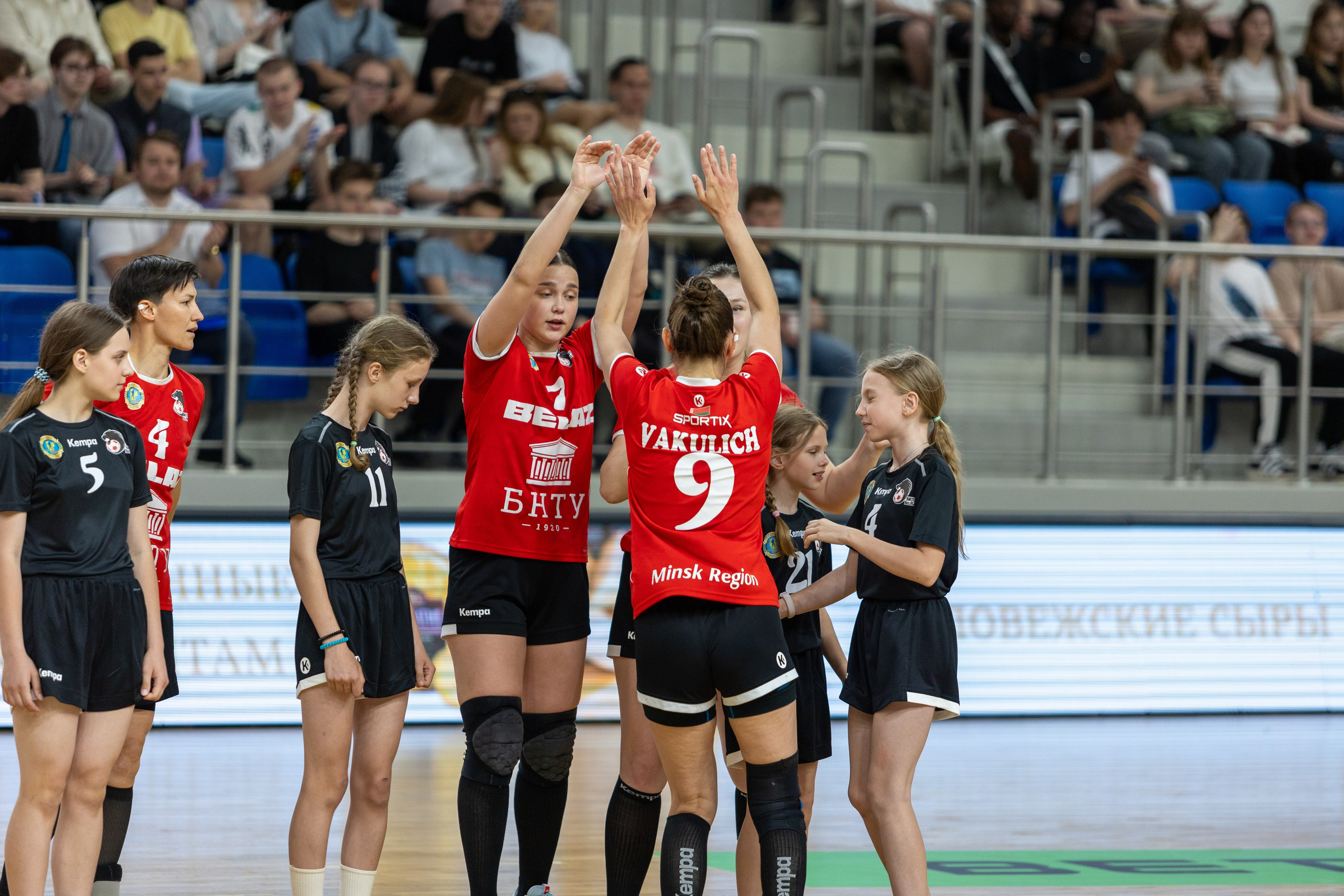 Гандбол. Финал. БНТУ — Гомель. 25.05.2024. Профессиональный интерьерный и репортажный фотограф Минск и РБ. Максим Орлов