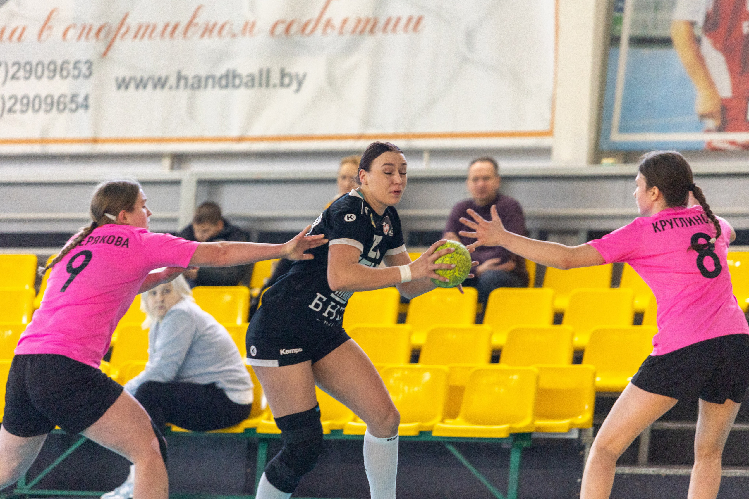 Женский гандбол. Лучшие кадры. БНТУ — Звезда. 08.02.2025. Профессиональный интерьерный и репортажный фотограф Минск и РБ. Максим Орлов