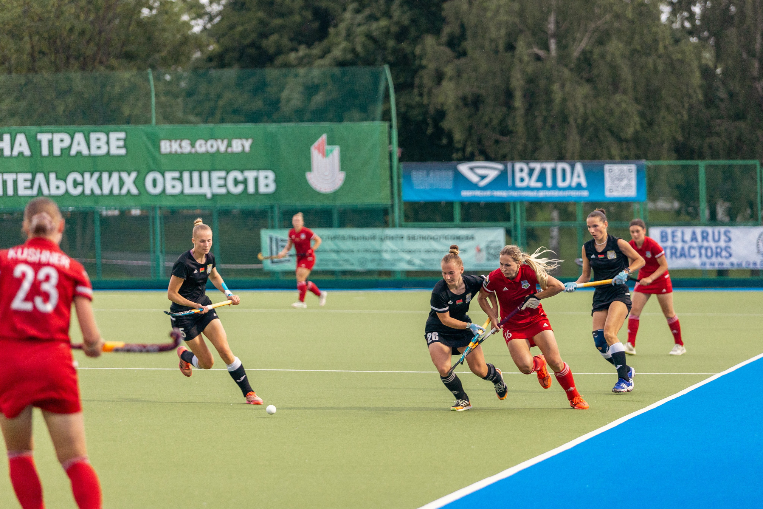 Хоккей на траве. Девушки. ХК Минск — ХК Виктория (Смолевичи) 10.06.2024. Профессиональный интерьерный и репортажный фотограф Минск и РБ. Максим Орлов