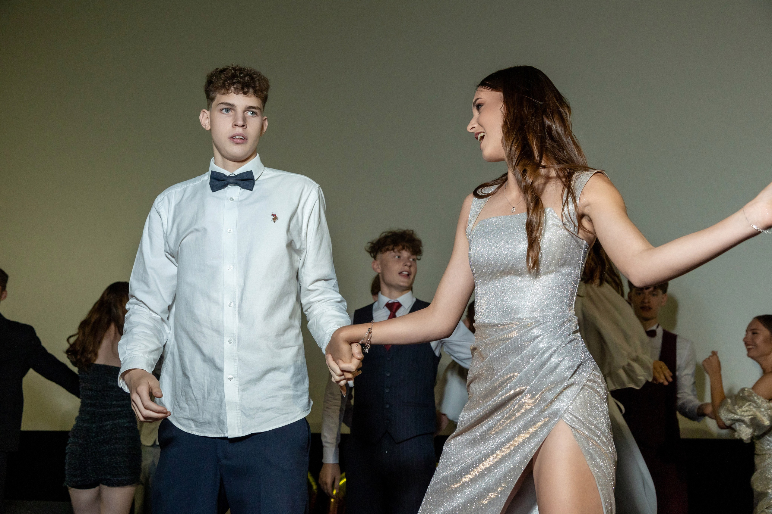 Вручение дипломов. 47 школа. Профессиональный интерьерный и репортажный фотограф Минск и РБ. Максим Орлов