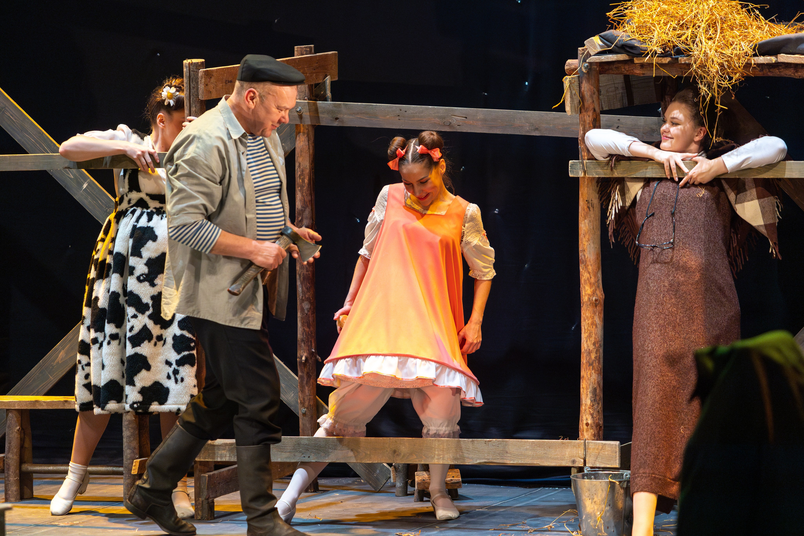 Театр белорусской армии «Очень простая история». Профессиональный интерьерный и репортажный фотограф Минск и РБ. Максим Орлов