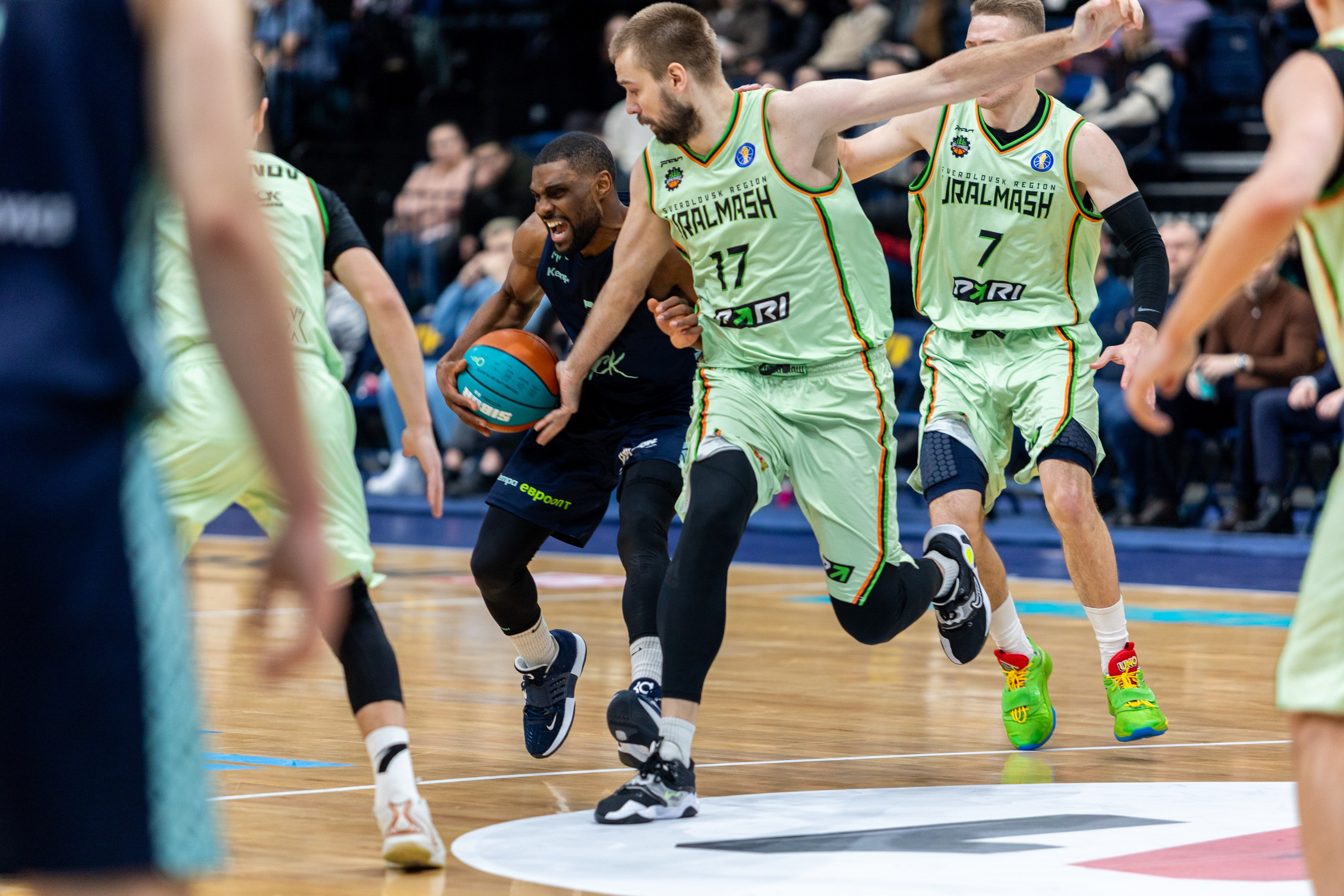 Баскетбол. Лучшие кадры. Минск — Уралмаш 13.02.2024. Профессиональный интерьерный и репортажный фотограф Минск и РБ. Максим Орлов