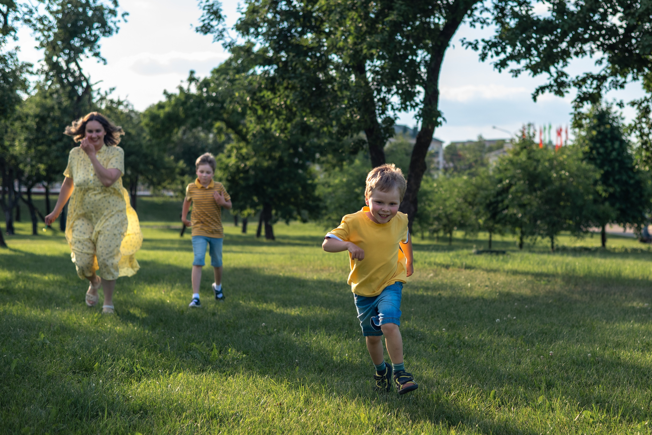Максим, Алеся и их дети (Кирим, Федя и Зоя). Профессиональный интерьерный и репортажный фотограф Минск и РБ. Максим Орлов